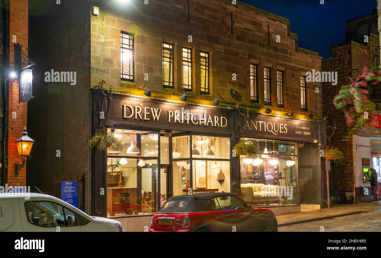 Drew Pritchard's Antique Shop, High Street, Conwy, North Wales, (du salon de télévision).Photo prise en décembre 2021. Banque D'Images