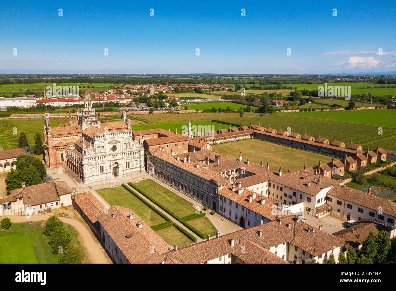 Certosa di Pavia GRA car (Gratiarum Carthusia, Monastère de Santa Maria delle Grazie, XIVe siècle), vue aérienne Banque D'Images