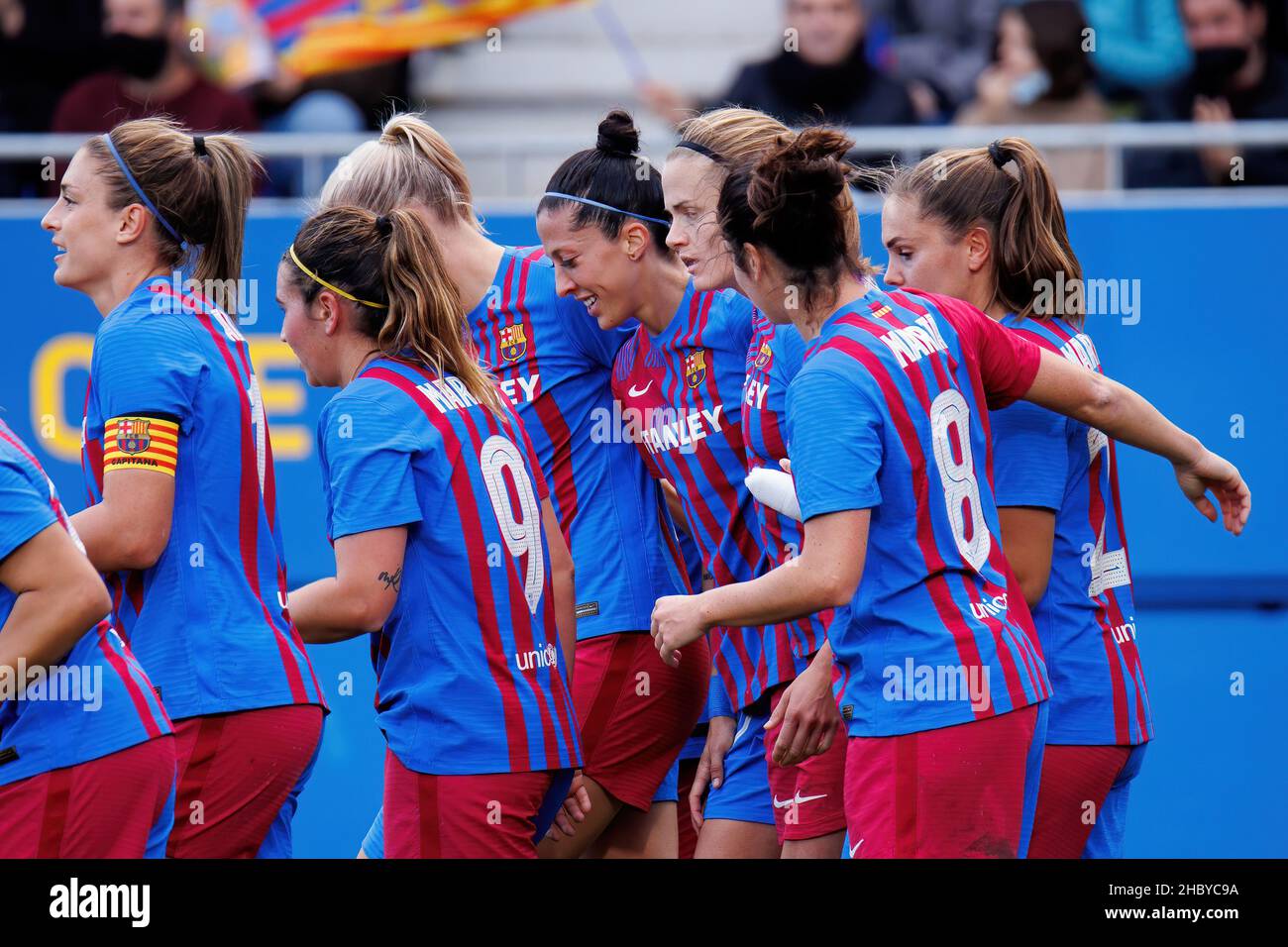 BARCELONE - DEC 4: Les joueurs de Barcelone célèbrent un but lors du match Primera Division Femenina entre le FC Barcelone et Athletic de Bilbao au JO Banque D'Images