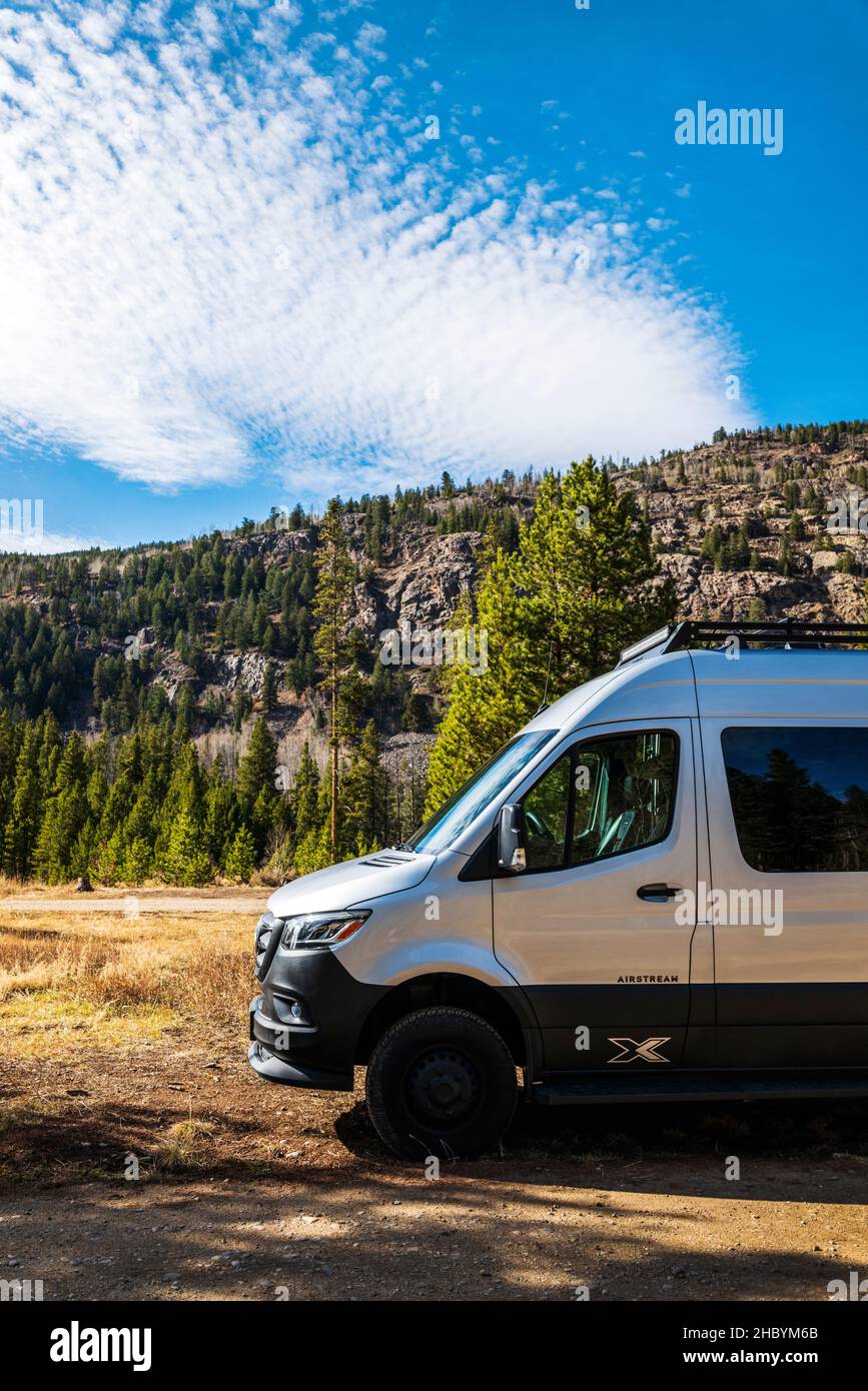 Airstream Interstate 24X 4WD campervan ; près de Tennessee Pass ; Colorado ; États-Unis Banque D'Images