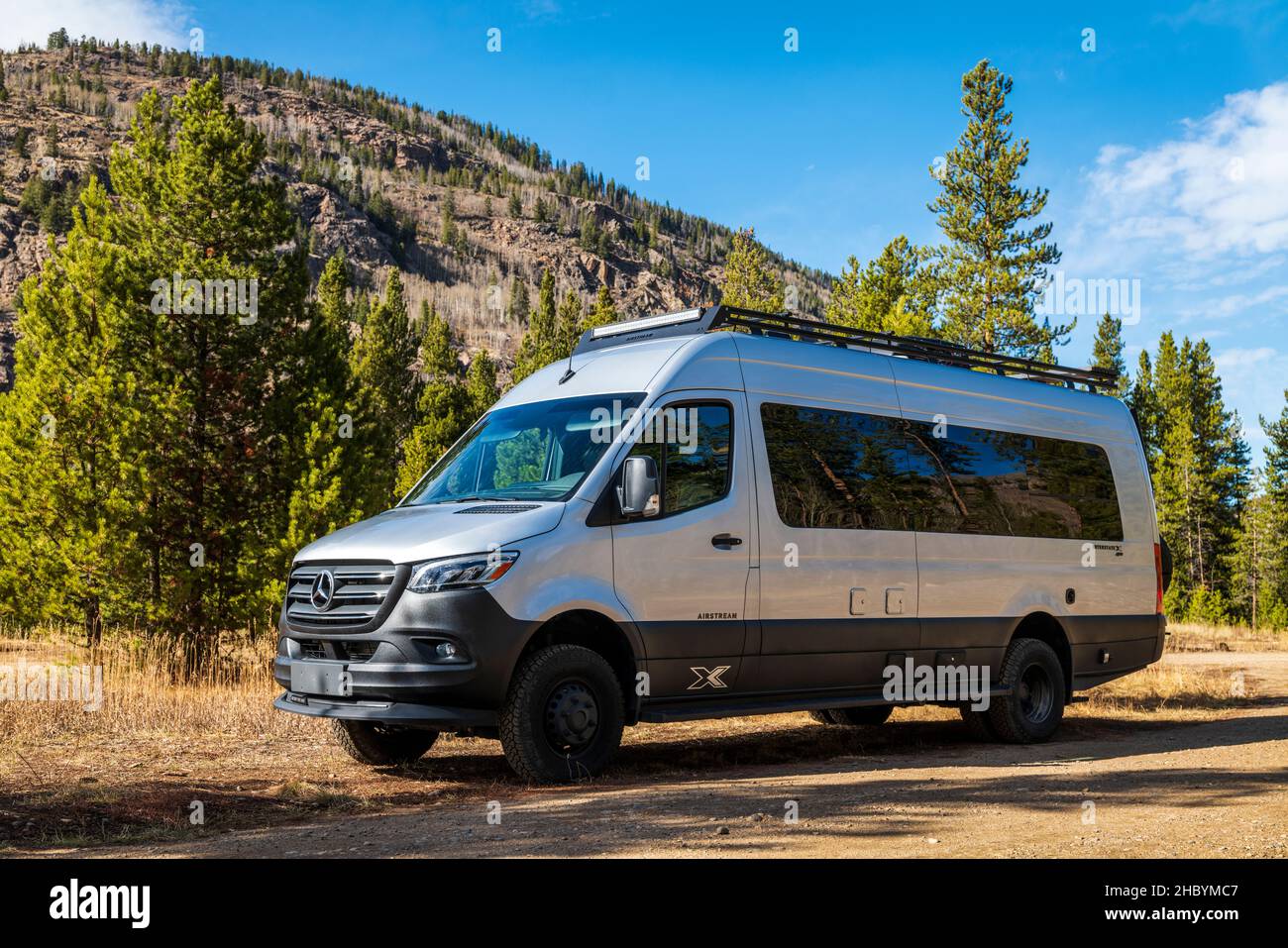 Airstream Interstate 24X 4WD campervan ; près de Tennessee Pass ; Colorado ; États-Unis Banque D'Images