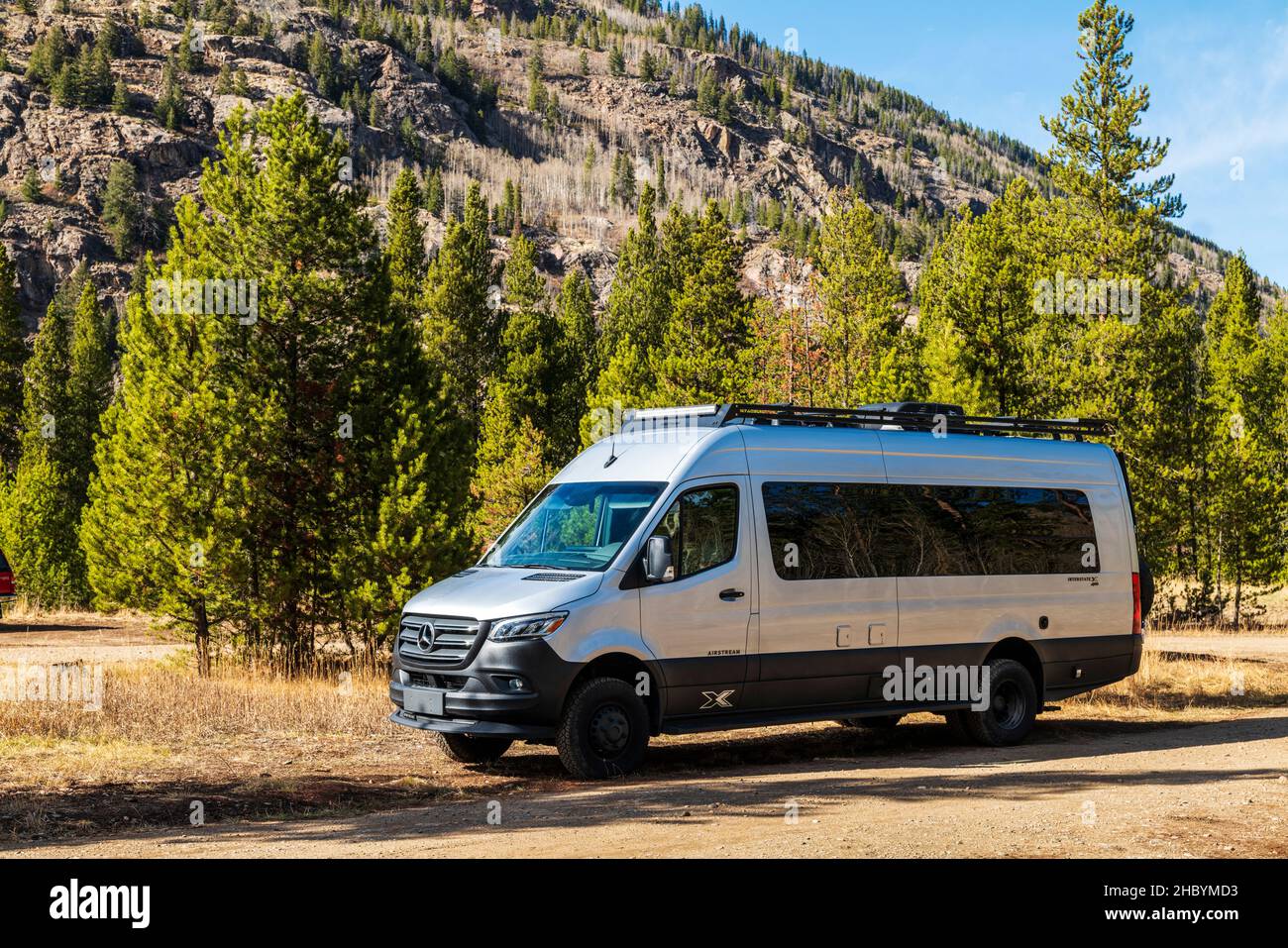 Airstream Interstate 24X 4WD campervan ; près de Tennessee Pass ; Colorado ; États-Unis Banque D'Images
