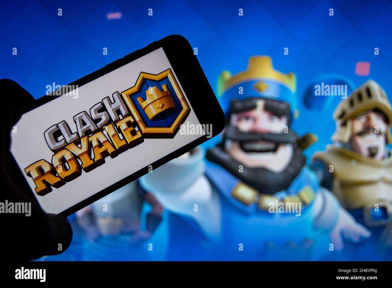 Rheinbach, Allemagne 4 novembre 2021, le logo de la marque du célèbre jeu en ligne smartphone 'Clash Royale' sur l'écran d'un smartphone Banque D'Images