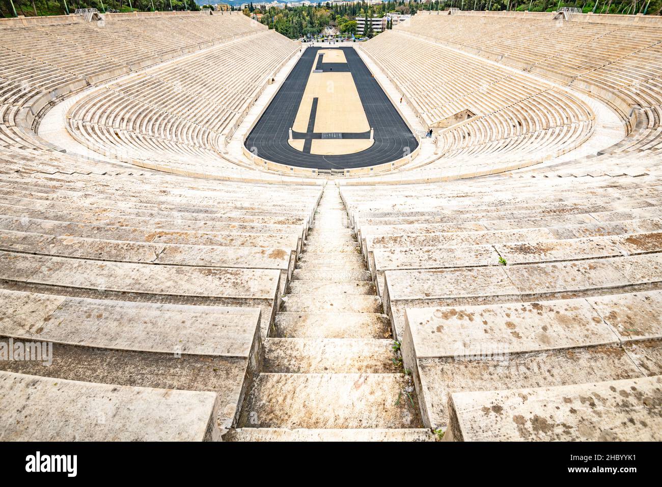 Vue horizontale en hauteur sur le stade panathénaïque d'Athènes, Grèce. Banque D'Images