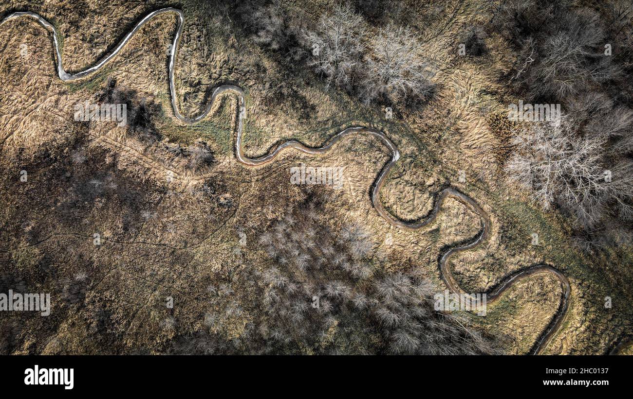 Vue aérienne de la rivière en spirale et du sentier de randonnée Banque D'Images