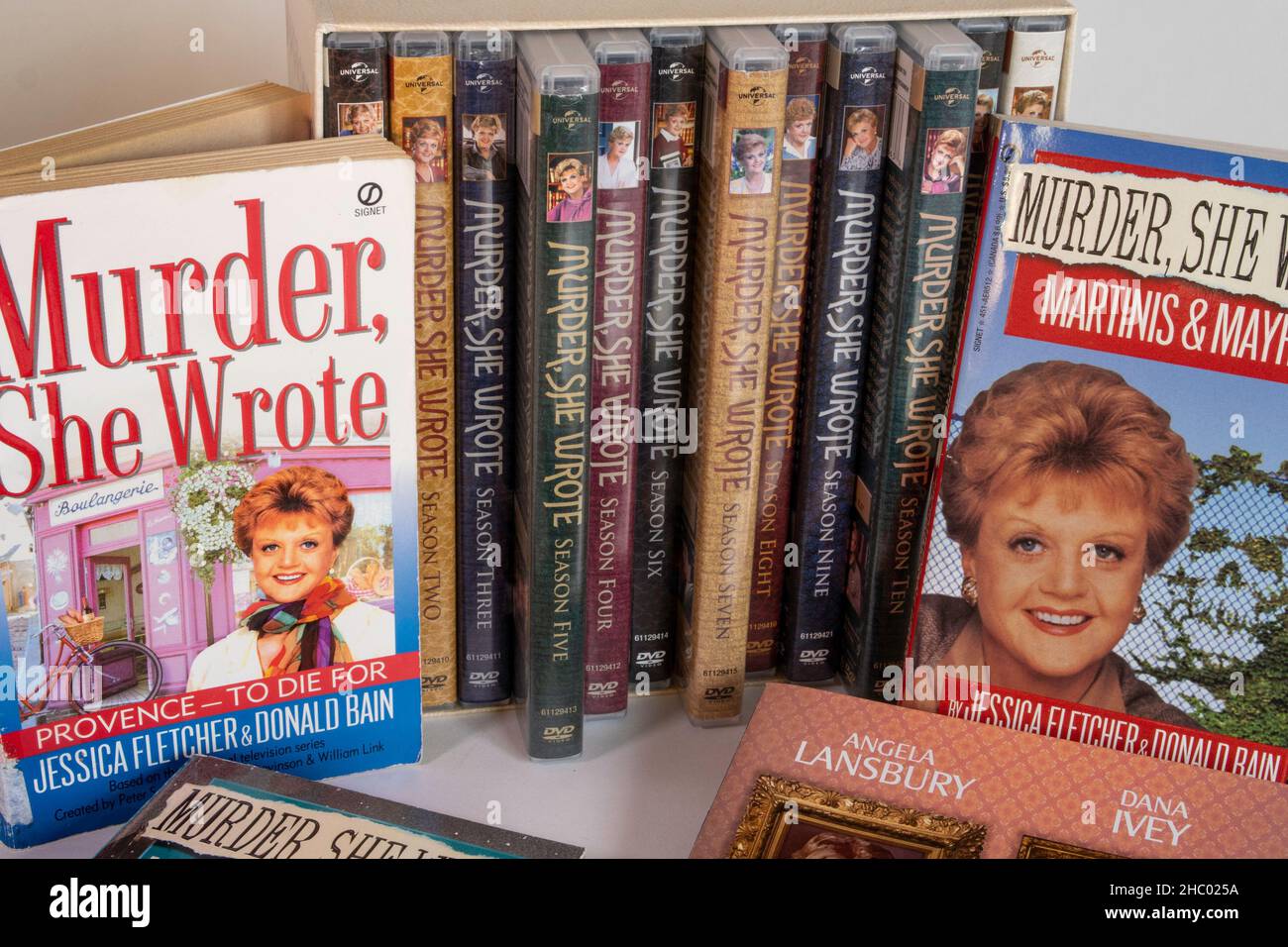 Angela Lansbury a joué dans la série télévisée à succès 'Murder, elle a  écrit' qui a conduit à des DVD et des livres, USA Photo Stock - Alamy