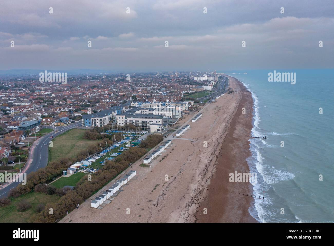Vues aériennes de Worthing West Sussex.Worthing est une ville balnéaire de West Sussex, en Angleterre, au pied des South Downs, à 10 miles à l'ouest de Brighton. Banque D'Images