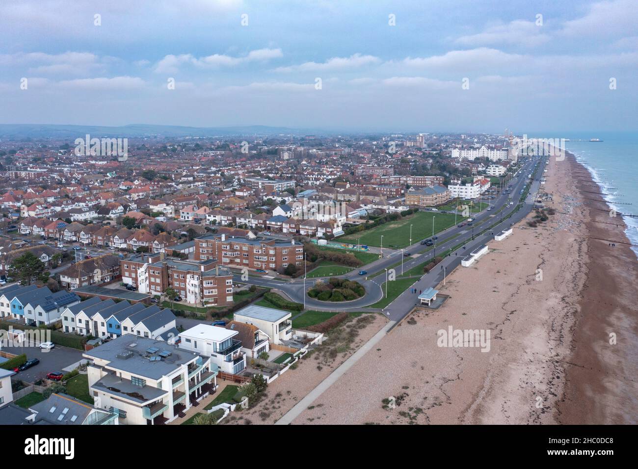 Vues aériennes de Worthing West Sussex.Worthing est une ville balnéaire de West Sussex, en Angleterre, au pied des South Downs, à 10 miles à l'ouest de Brighton. Banque D'Images