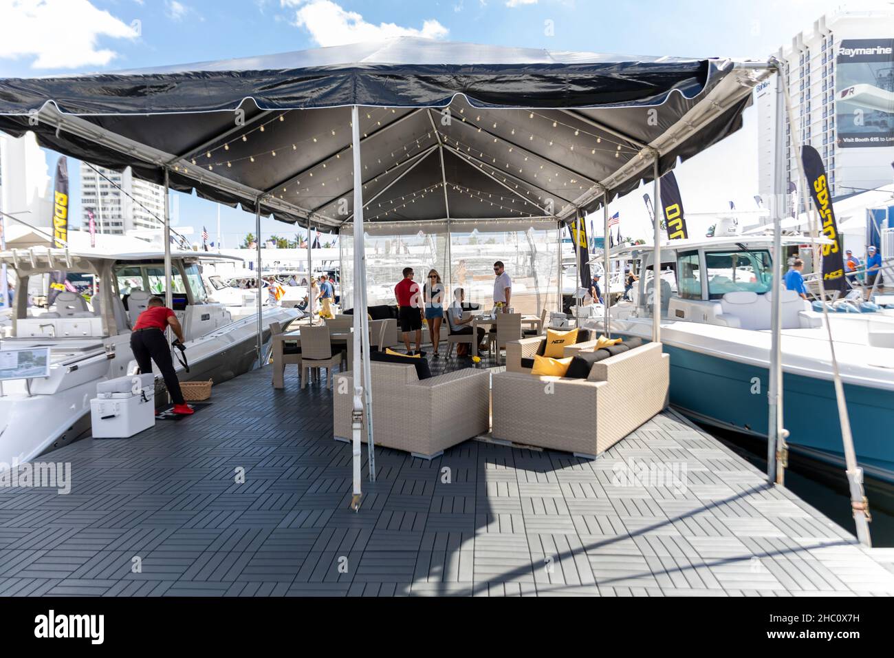 Salon nautique international 62nd de fort Lauderdale.Petits bateaux à pont, Cabin Boats de Cuddy, Pontoon Boats, Surf Boat, Jet Boats,Bateaux de pêche à l'alun. Banque D'Images