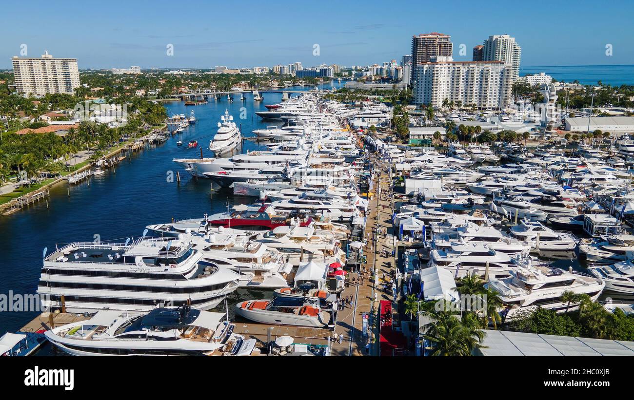 Salon nautique international 62nd de fort Lauderdale.Petits bateaux à pont, Cabin Boats de Cuddy, Pontoon Boats, Surf Boat, Jet Boats,Bateaux de pêche à l'alun. Banque D'Images