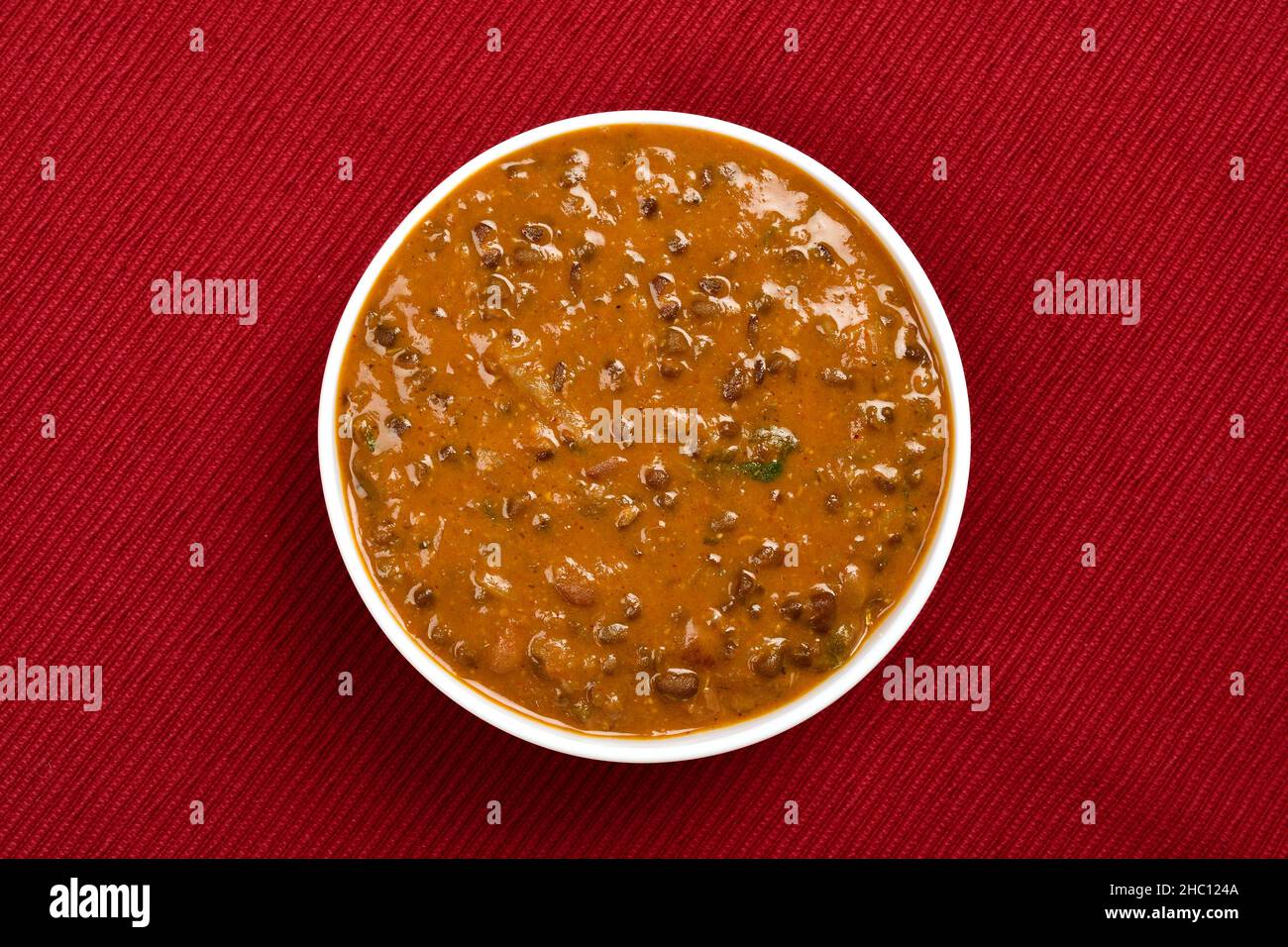 Bol de Dal Makhani sur napperon Banque D'Images