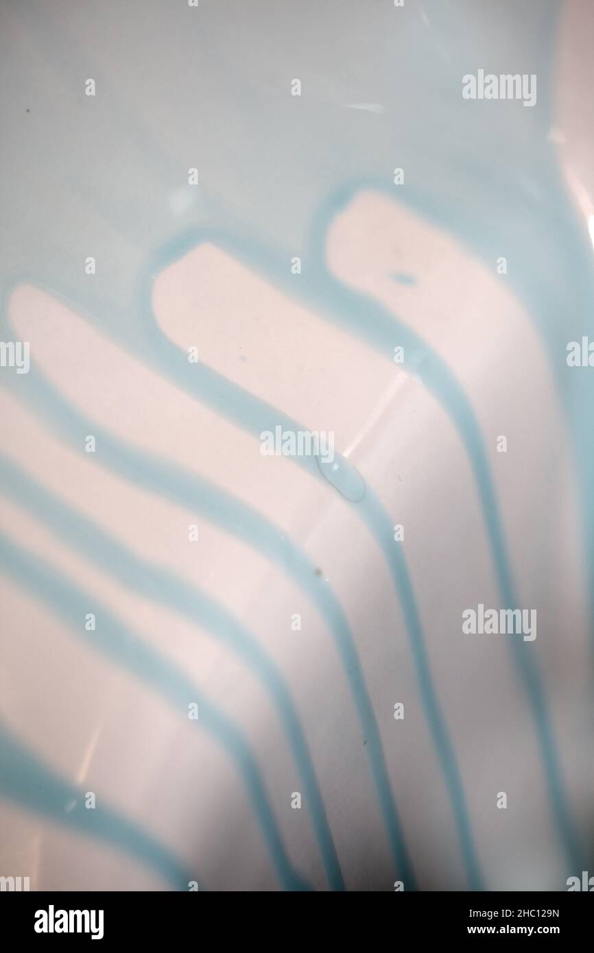 Lavage toilette bleu liquide nettoyage gros plan impression de grande taille de haute qualité Banque D'Images