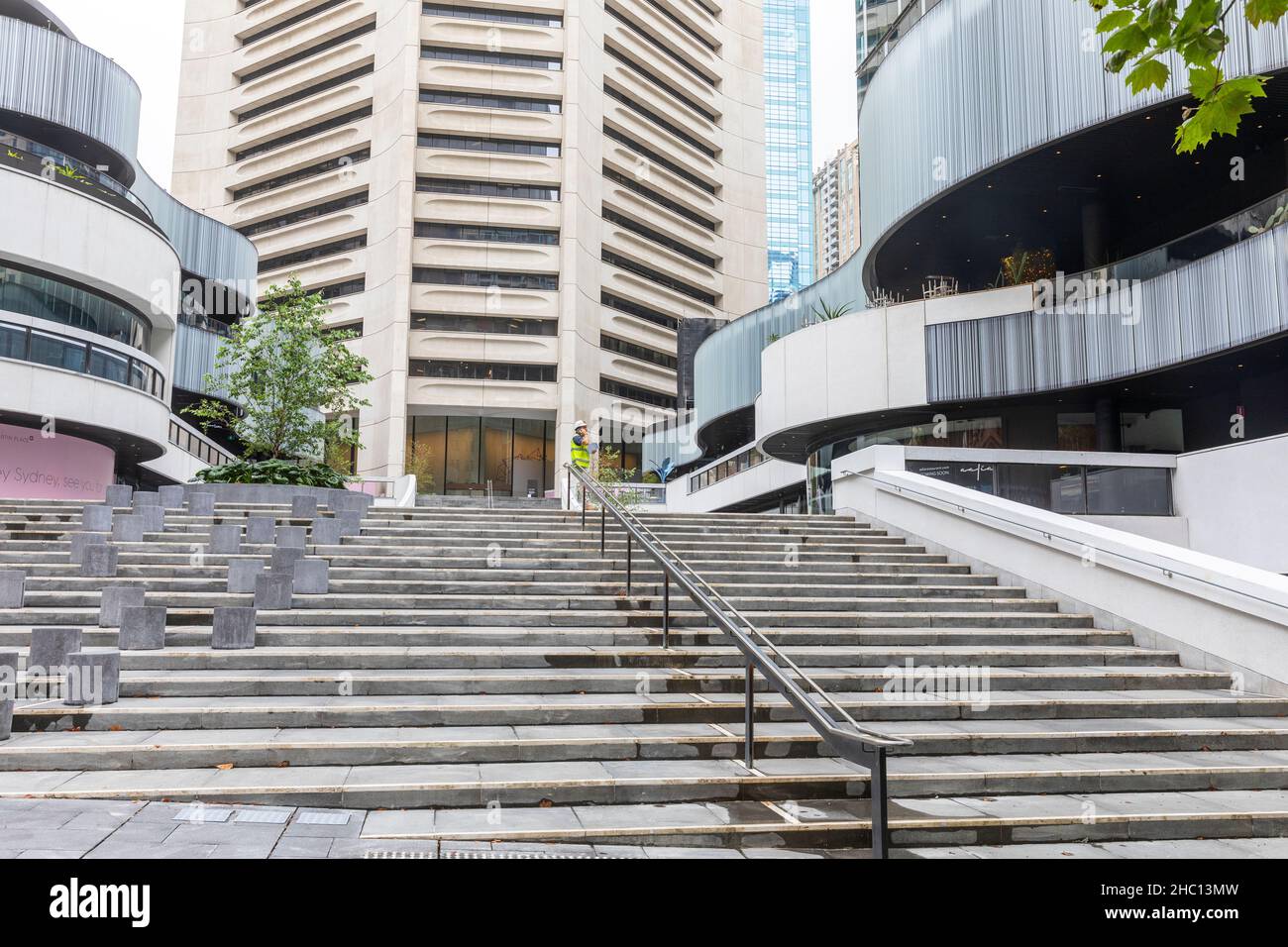 Alors que la Nouvelle-Galles du Sud atteint un nouveau record quotidien de 5715 caisses Covid 19 et que le port de masques à l'intérieur devient de nouveau obligatoire, les rues et magasins du centre-ville de Sydney restent largement désertés à l'approche de Noël avec de nombreuses personnes qui choisissent de rester à la maison, le centre-ville de Sydney.Credit: Martin Berry @ Alamy Live News. Banque D'Images