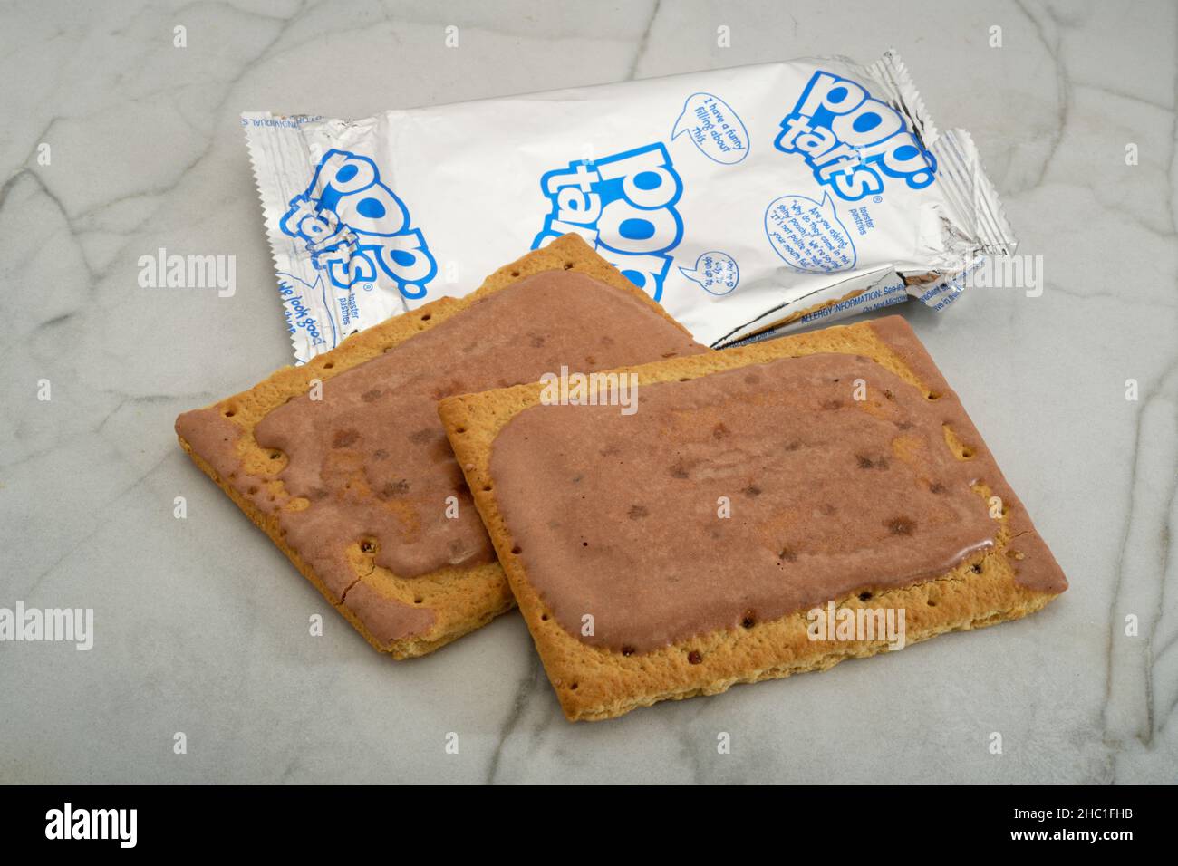 Tarts pop Kelloggs.La nourriture pop Tart sort de l'emballage.Pâtisseries du grille-pain. Banque D'Images