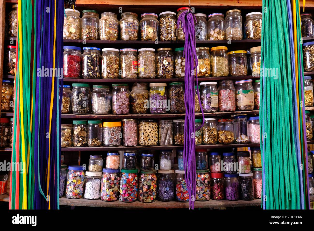 Nicaragua Grenade - magasin avec accessoires de robe - boutons Banque D'Images