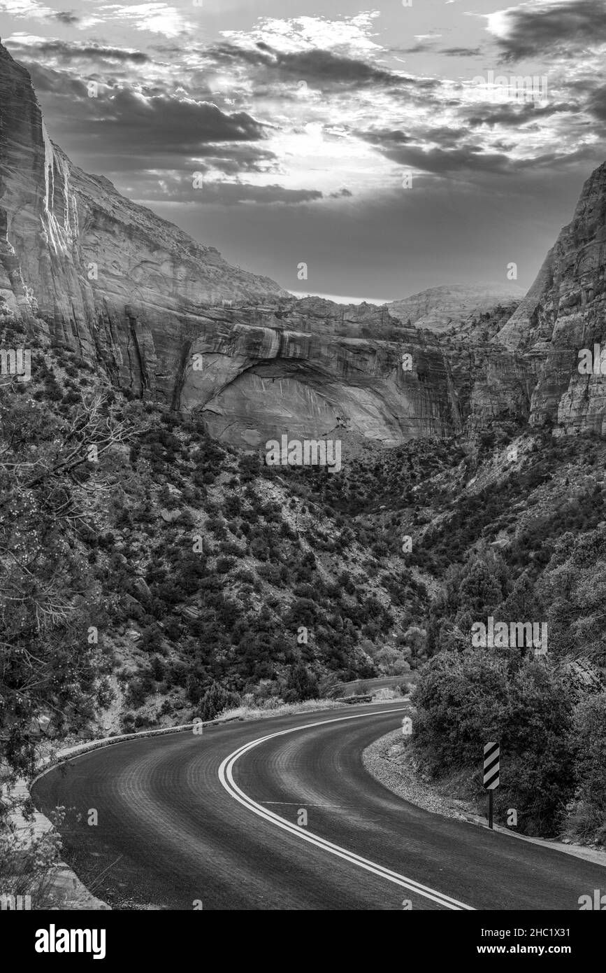 Promenade panoramique dans le parc national de Zion au coucher du soleil, États-Unis Banque D'Images