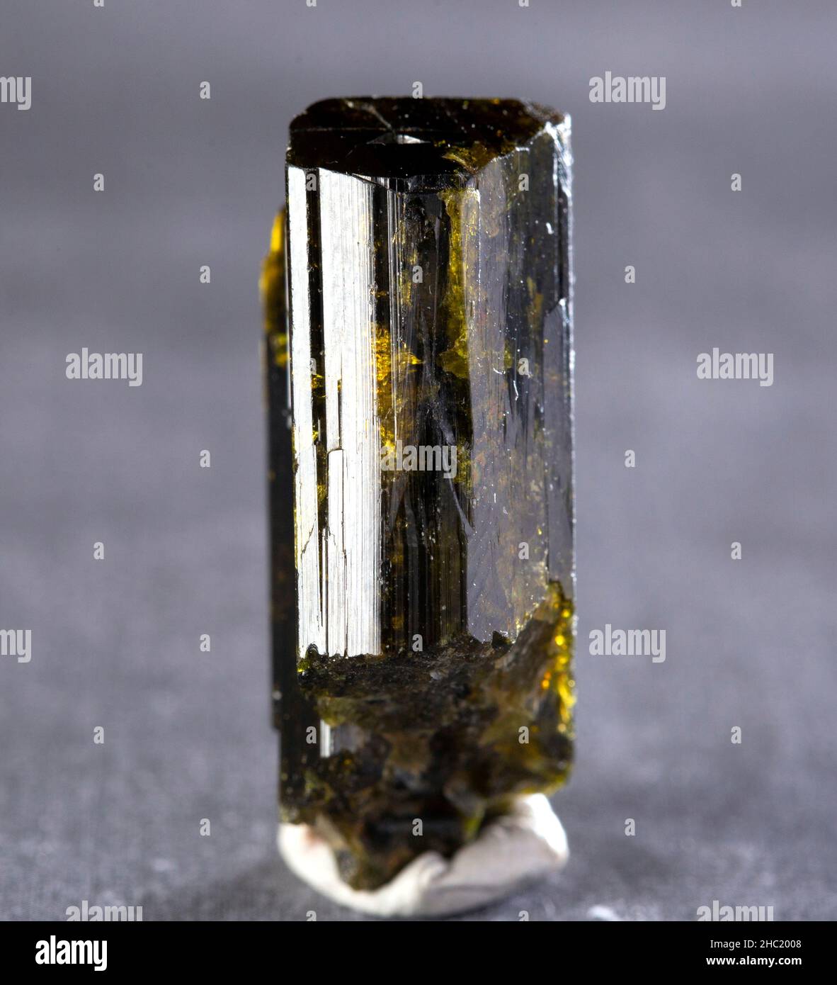 épidote, spécimen minéral pierre géologie roche cristal Banque D'Images