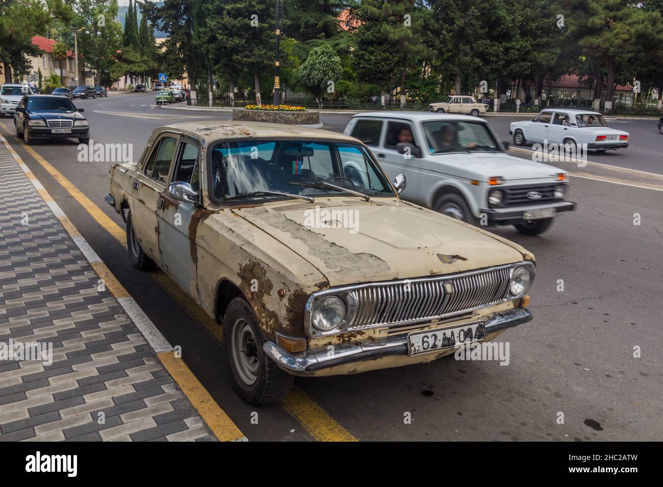 ZAQATALA, AZERBAÏDJAN - 9 JUIN 2018 : VOITURE GAZ-24 Volga à Zaqatala, Azerbaïdjan Banque D'Images