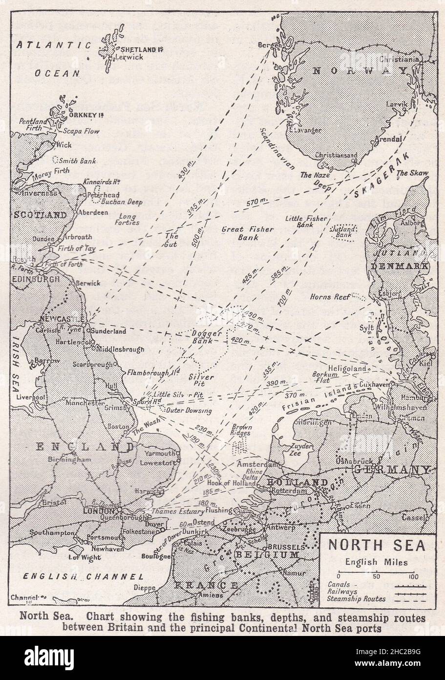 Carte d'époque de la mer du Nord - carte montrant les berges de pêche, les profondeurs et les itinéraires de bateaux à vapeur entre la Grande-Bretagne et les ports continentaux de la mer du Nord 1930s. Banque D'Images