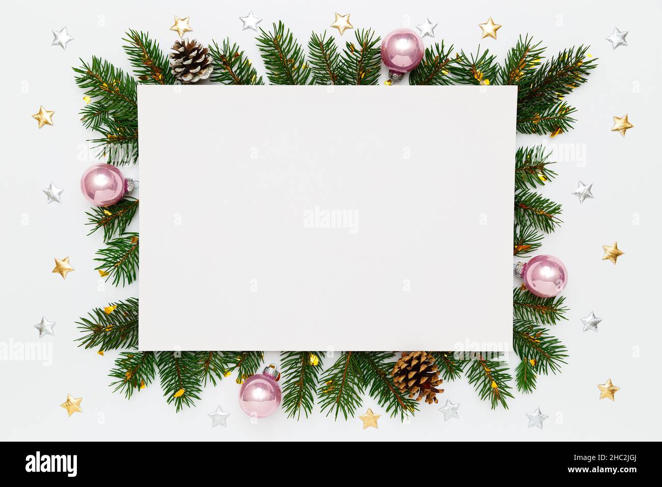 Sapin De Noël Miniature Décoratif - 30 Cm, Blanc Et Argent, Avec Boules Et Pommes De Pin - Pot En Céramique