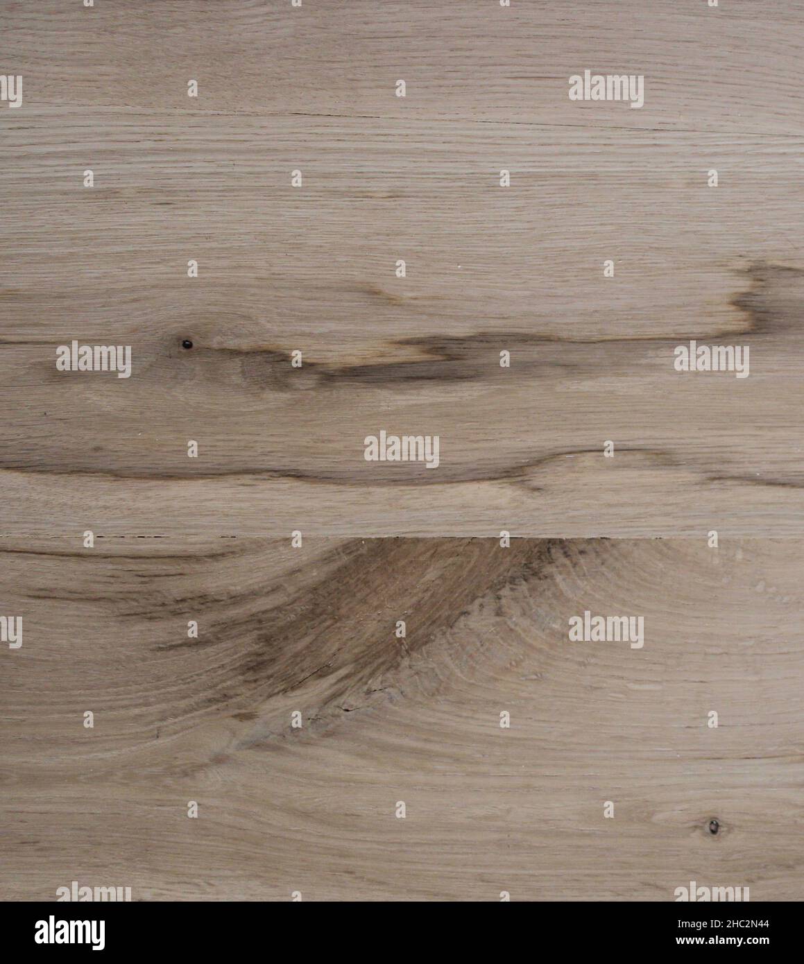 Une variation du grain de bois sur les planches de plancher en chêne blanc de la scie Banque D'Images