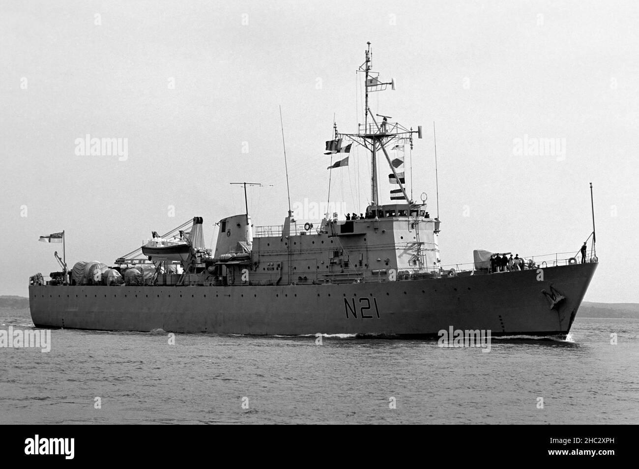 HMS Abdiel - N21 - le petit-couche de la Marine royale approche le port de Portsmouth, le Solent, Portsmouth, Hampshire, Angleterre,ROYAUME-UNI Banque D'Images