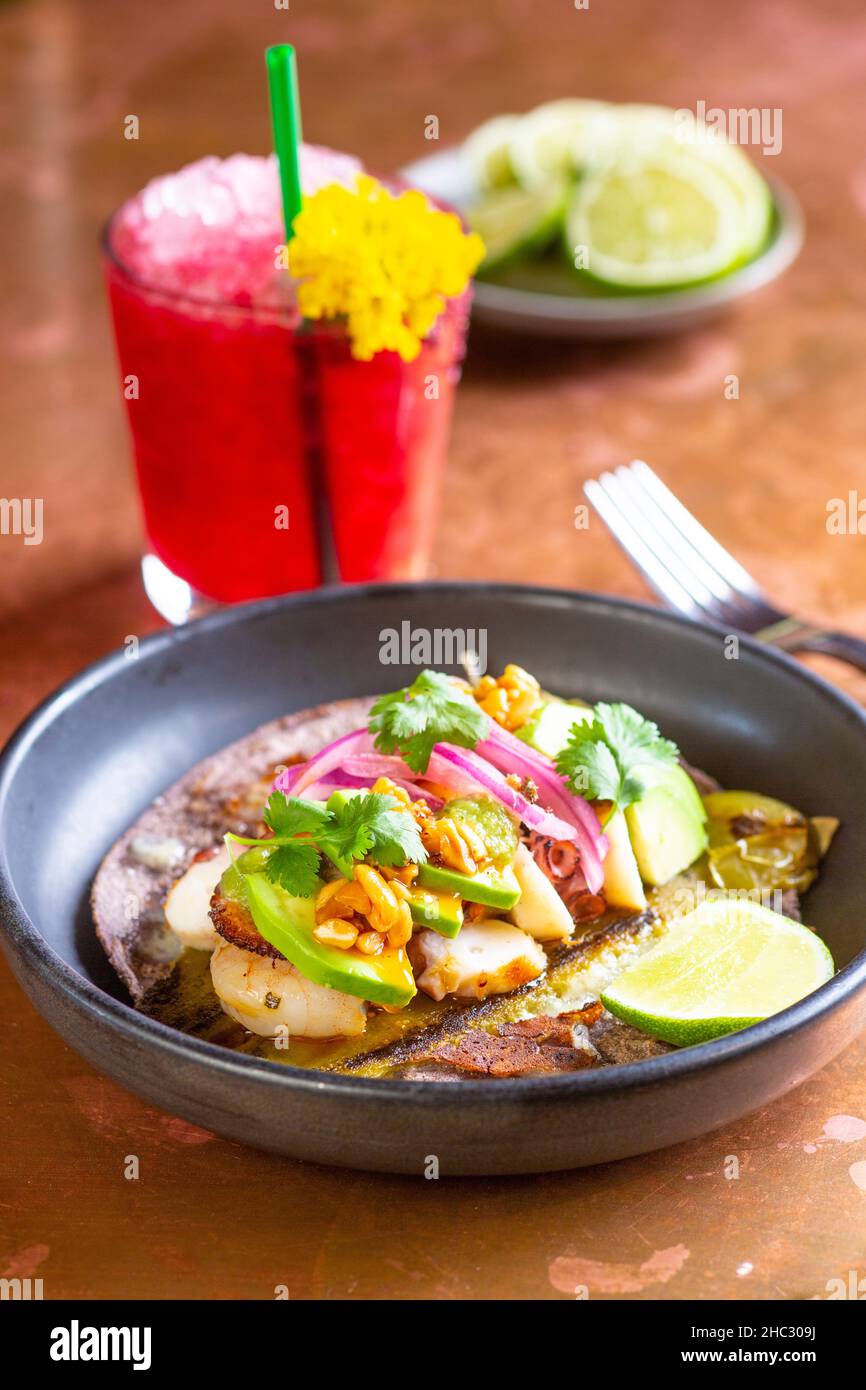 Tia Juana Taco et un cocktail Mezcal, le projet dans la zone de Funk, Santa Barbara, Californie Banque D'Images