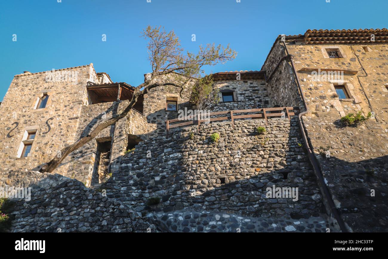 Rochemaure ardeche Banque de photographies et d’images à haute ...