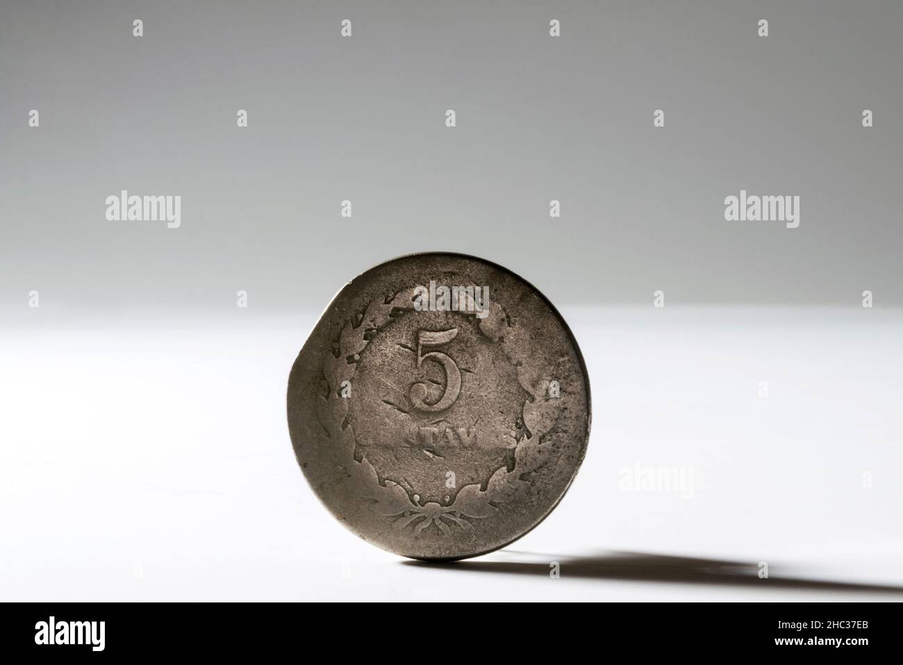 El Salvador pièce 25 cents, monnaie vingt cents usés, détails effacés, méconnaissable. Banque D'Images