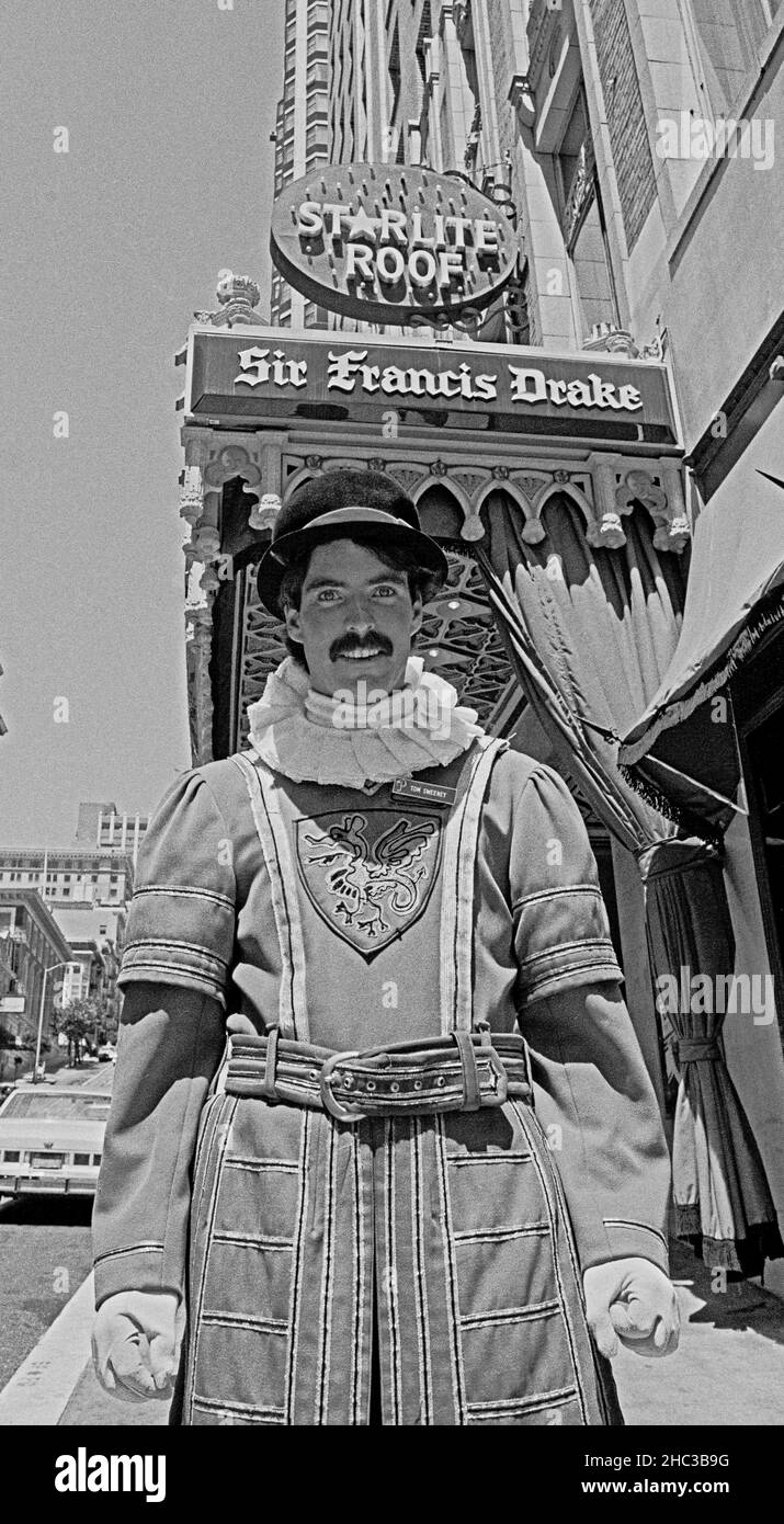 Tom Sweeney, portier en chef à l'hôtel Sir Francis Drake à San Francisco, Californie, 1980s, Banque D'Images