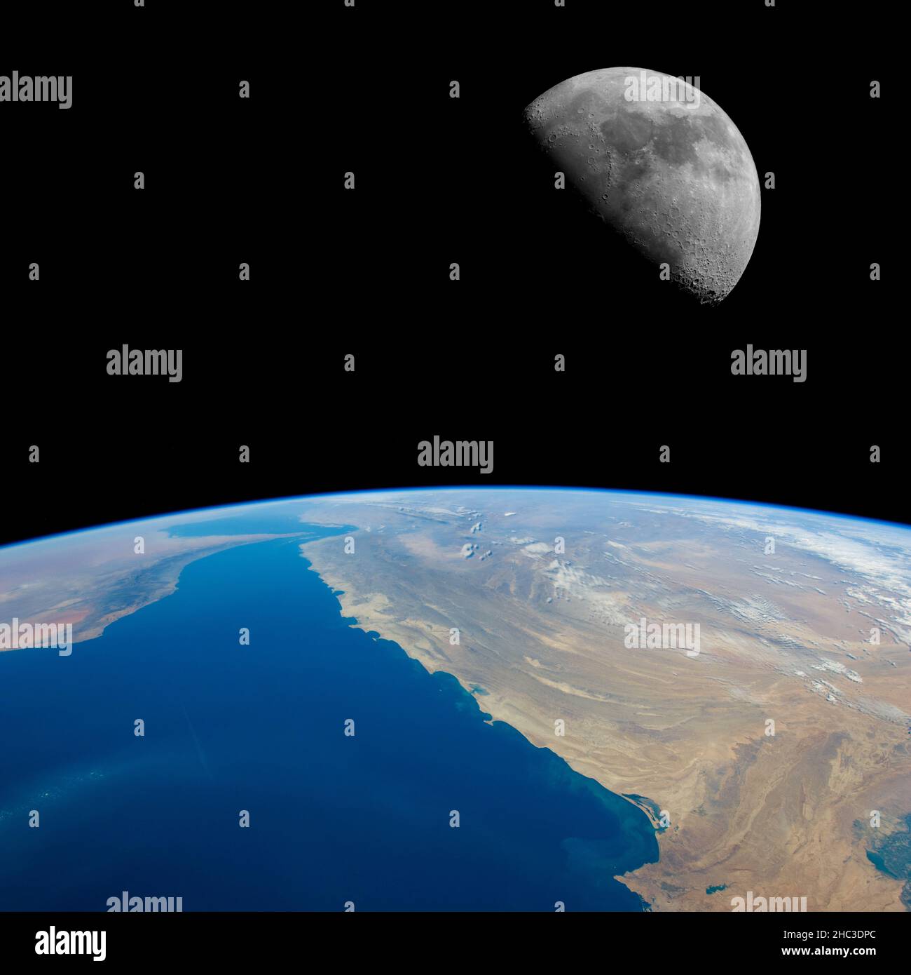 L'Iran de l'espace avec la Lune.Éléments de cette image fournis par la NASA. Banque D'Images