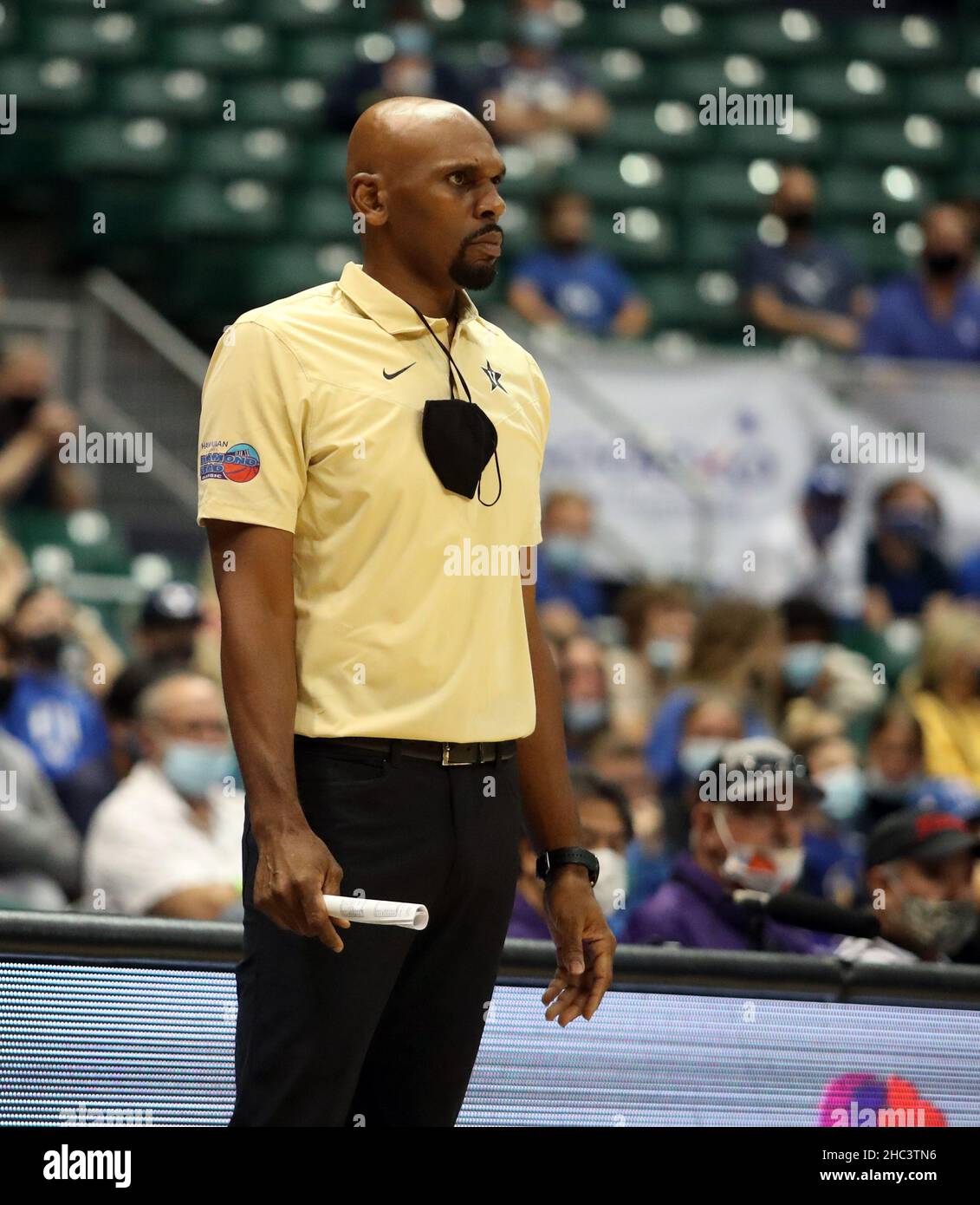 23 décembre 2021 - Jerry Stackhouse, entraîneur-chef de Vanderbilt Commodores, lors d'un match entre les Brigham Young Cougars et les Vanderbilt Commodores pendant le Diamond Head Classic à la Simplili Arena au Stan Sheriff Centre à Honolulu, HI - Michael Sullivan/CSM Banque D'Images
