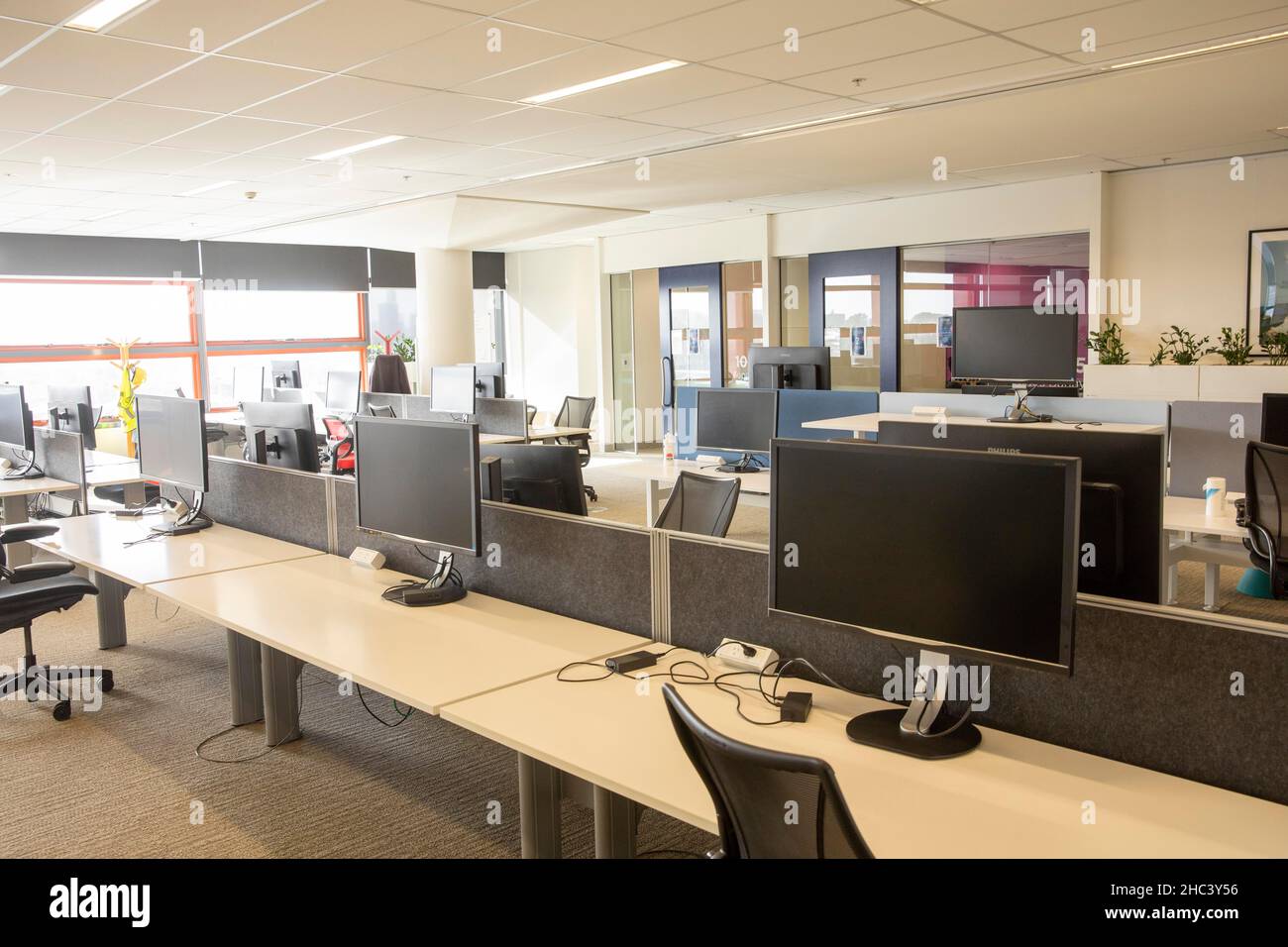 Covid 19 espaces de bureau vides, entreprises et gouvernements ont demandé à leur personnel de travailler de chez lui, ce qui a conduit à des bureaux vides à Sydney et en Australie Banque D'Images