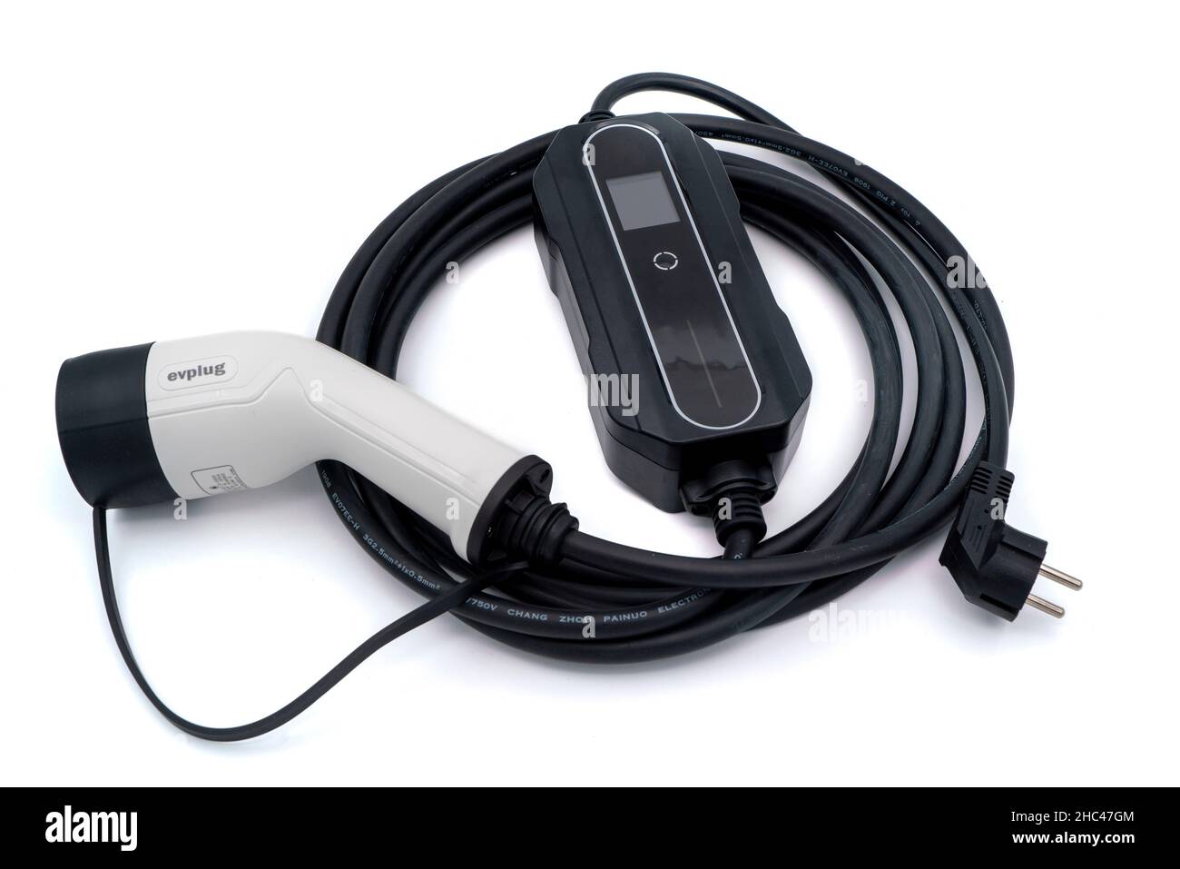 Câble de charge pour véhicule électrique - chargeur de câble de type 2 - coupé isolé sur fond blanc Banque D'Images