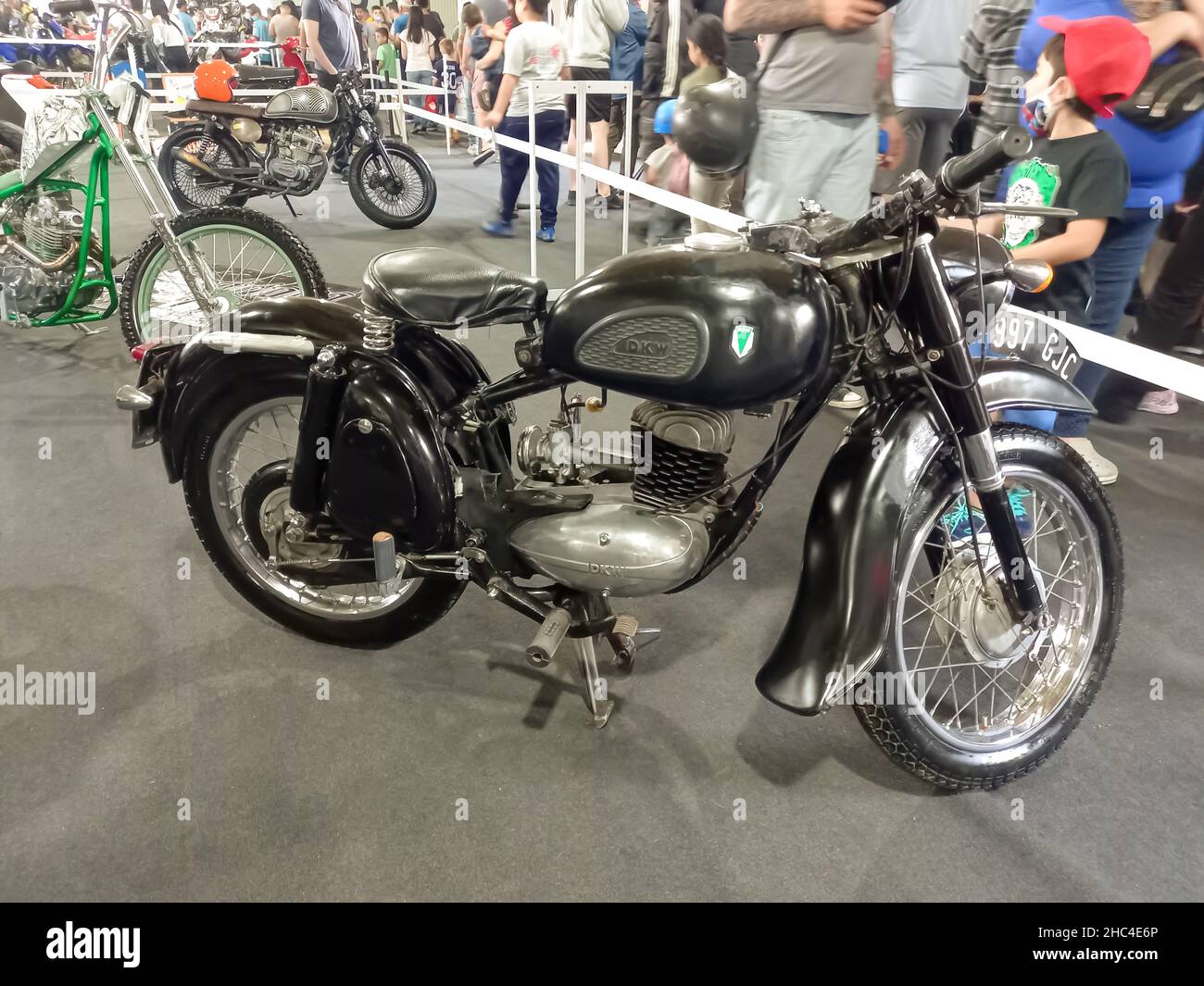 Avellaneda, Argentine - 5 décembre 2021 - prise de vue d'une moto allemande classique de l'Auto Union DKW RT 178.Expo Wheels 2021. Banque D'Images