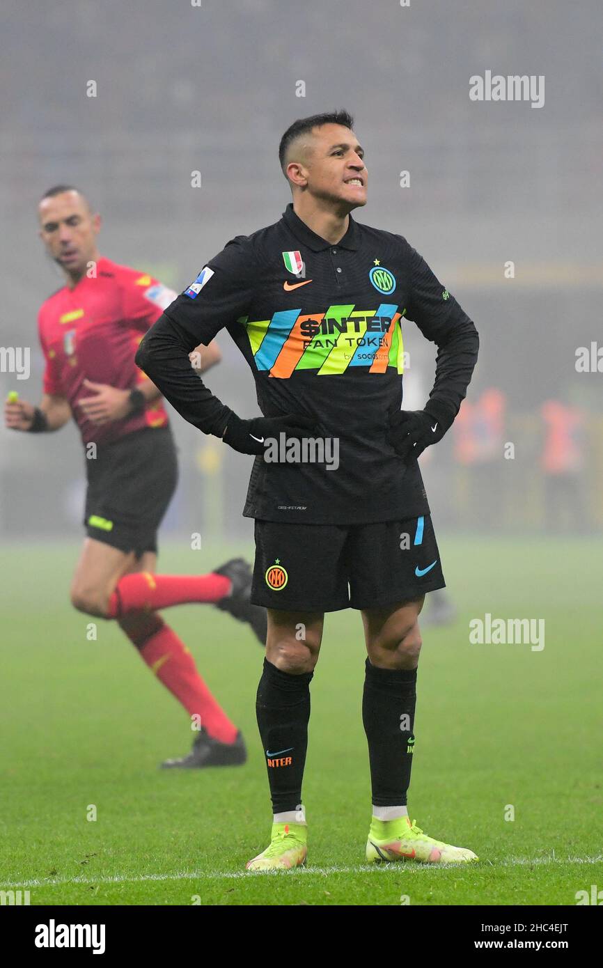 Milan, Italie.22nd, décembre 2021.Alexis Sanchez (7) d'Inter vu pendant la série Un match entre Inter et Turin à Giuseppe Meazza à Milan.(Crédit photo: Gonzales photo - Tommaso Fimiano). Banque D'Images