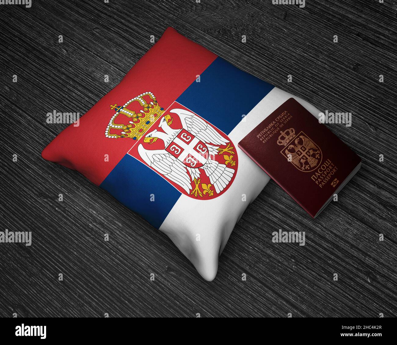 Passeport officiel de Serbie, passeport serbe avec oreillers de drapeau de Serbie Banque D'Images