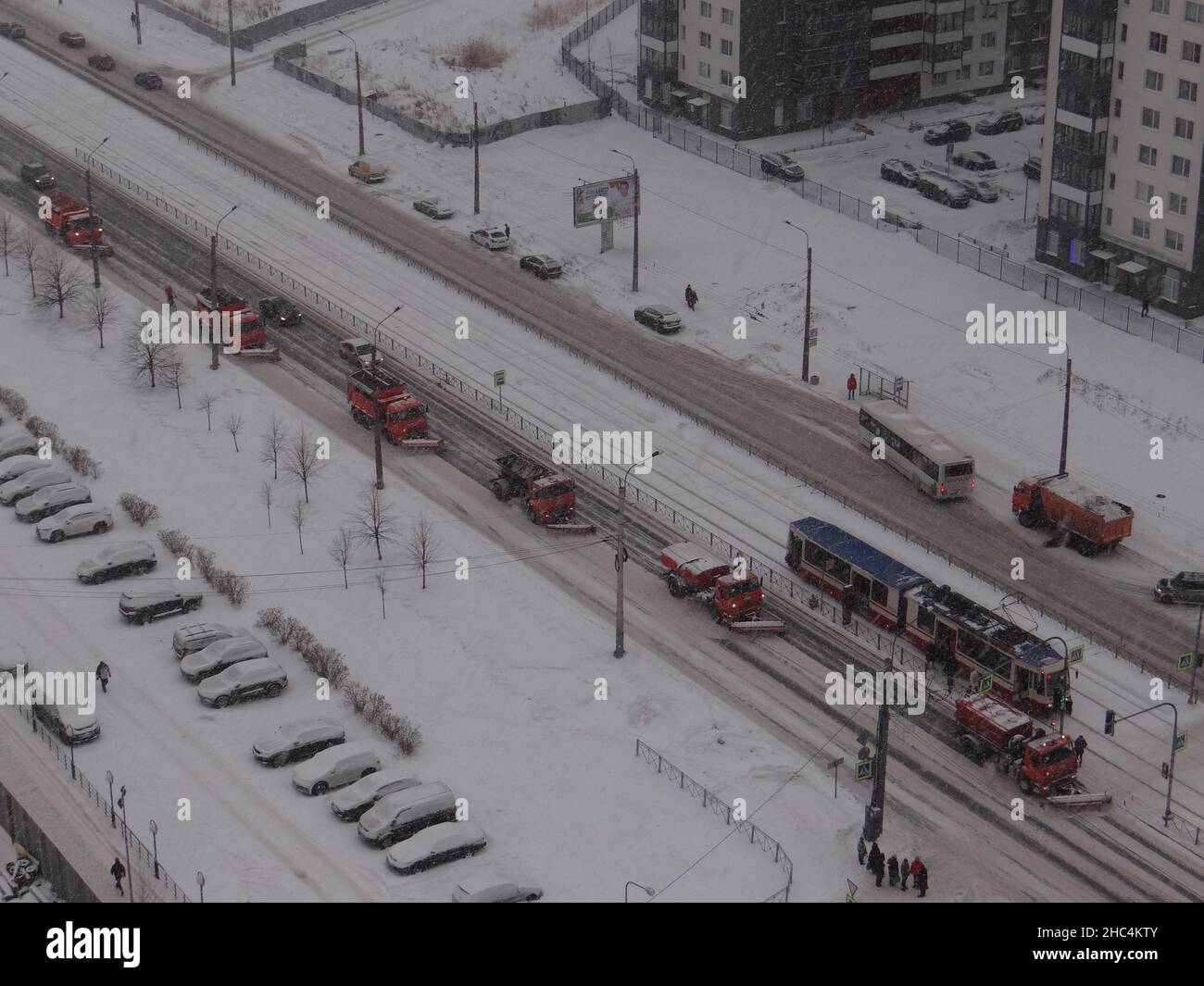 Chute de neige en Russie - les services municipaux luttent contre la neige à Saint-Pétersbourg, en Russie Banque D'Images