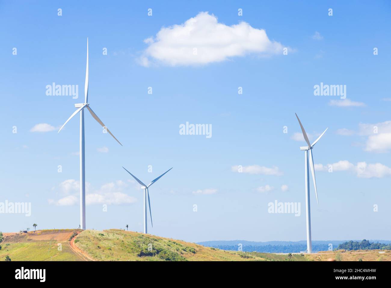 Production d'énergie éolienne pour le ciel était clair, l'atmosphère de la production locale d'électricité par énergie éolienne. Banque D'Images