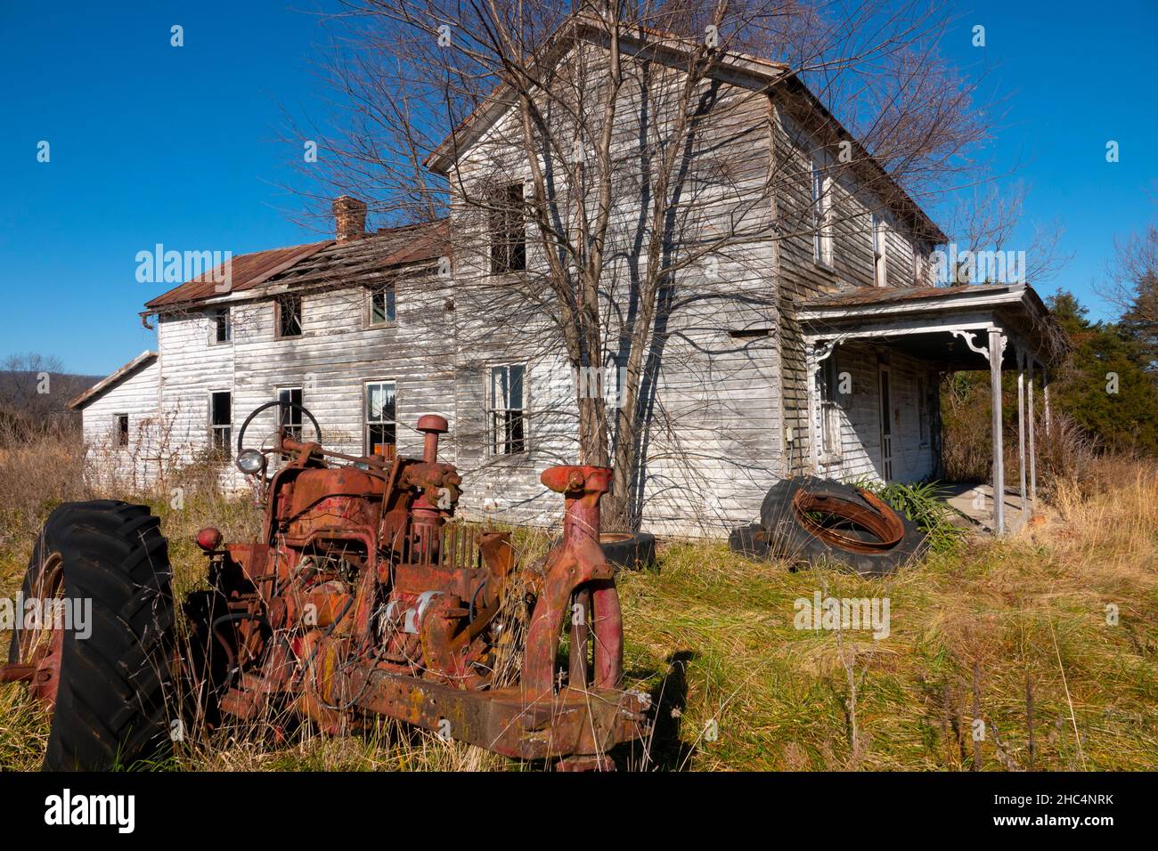 USA Virginia Luray page County une ancienne maison en bois abandonnée délabrée et en train de tomber en morceaux Banque D'Images