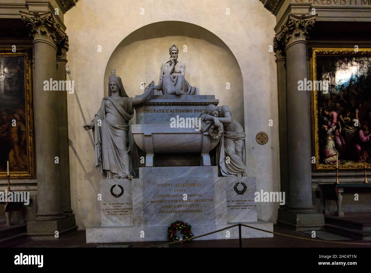 Cenotaph du poète Dante Alighieri par l'artiste Stefano Ricci.Basilique de Santa Croce à Florence.Italie. Banque D'Images