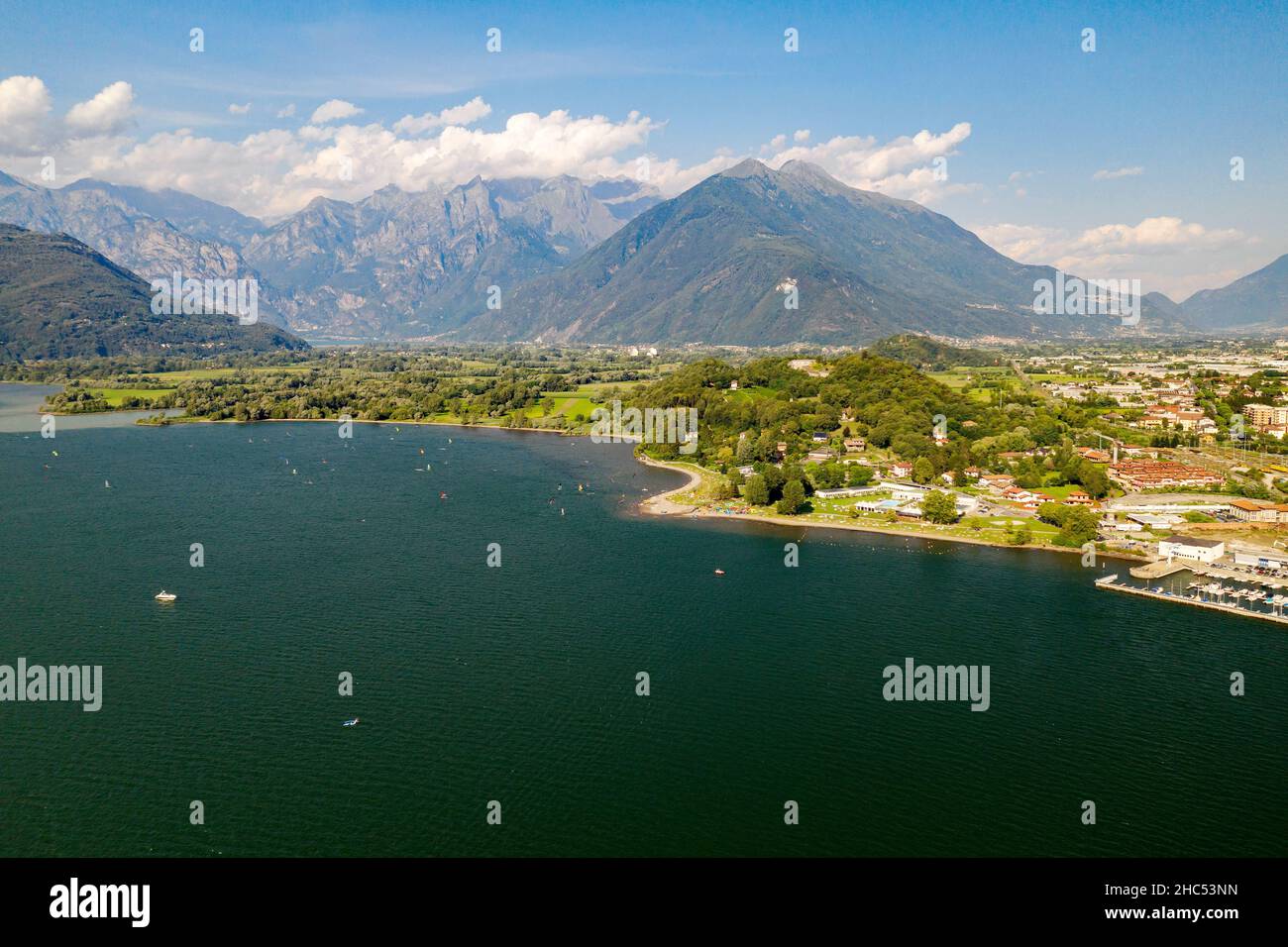 Lac de Côme (IT), Lido di Colico, vue aérienne Banque D'Images