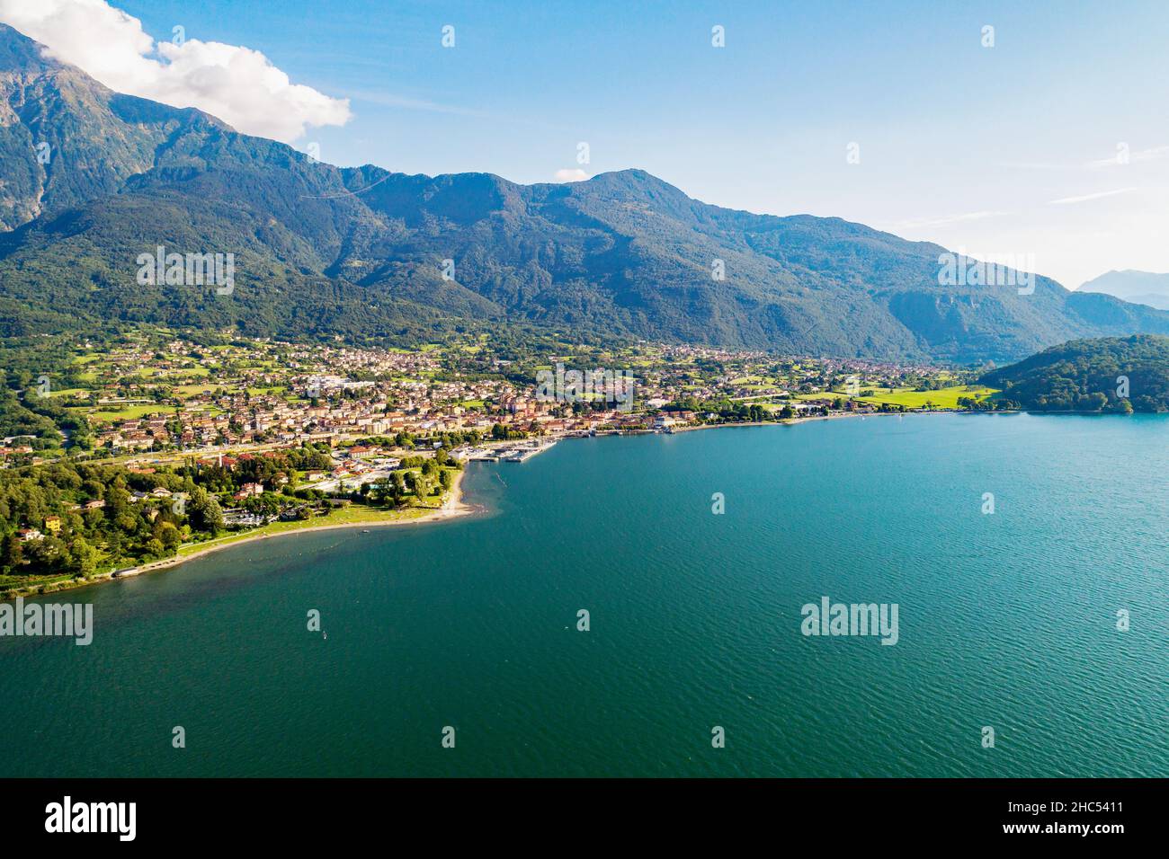 Lac de Côme (IT), Lido di Colico, vue aérienne Banque D'Images