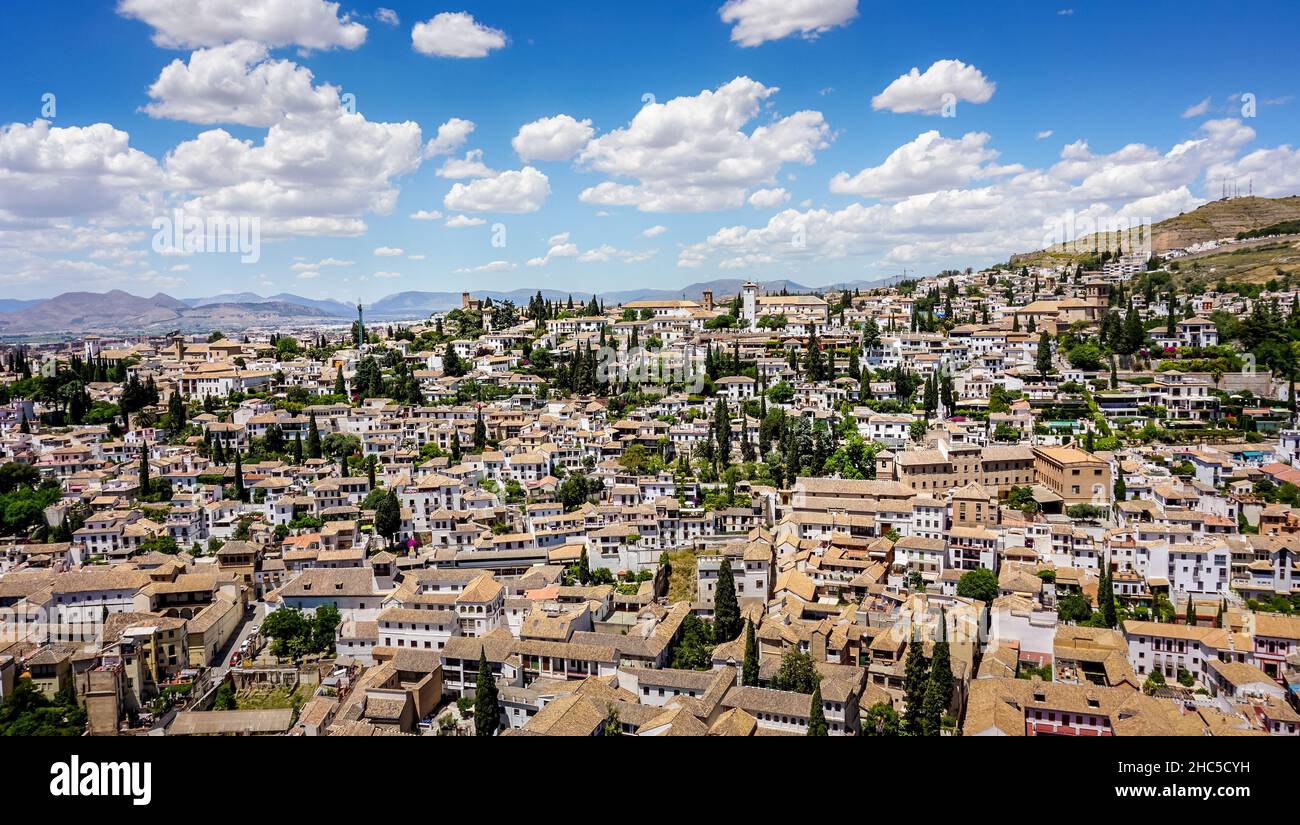 Grenade, en Andalousie, Espagne.C'est le quartier d'Albaycin vu du palais de l'Alhambra.Grenade est l'une des plus belles villes d'Espagne Banque D'Images