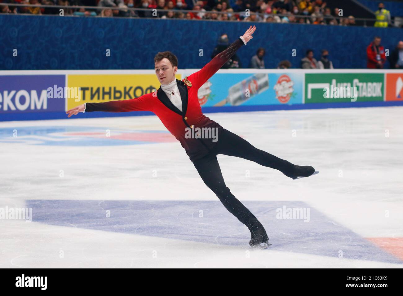 Saint-Pétersbourg, Russie.24th décembre 2021.Dmitri Aliev, de Russie, participe au patinage libre des hommes le deuxième jour des Rostelecom Russian Nationals 2022 du patinage artistique au Palais sportif de Yubileyny à Saint-Pétersbourg.Note finale: 251,4 (photo de Maksim Konstantinov/SOPA image/Sipa USA) crédit: SIPA USA/Alay Live News Banque D'Images