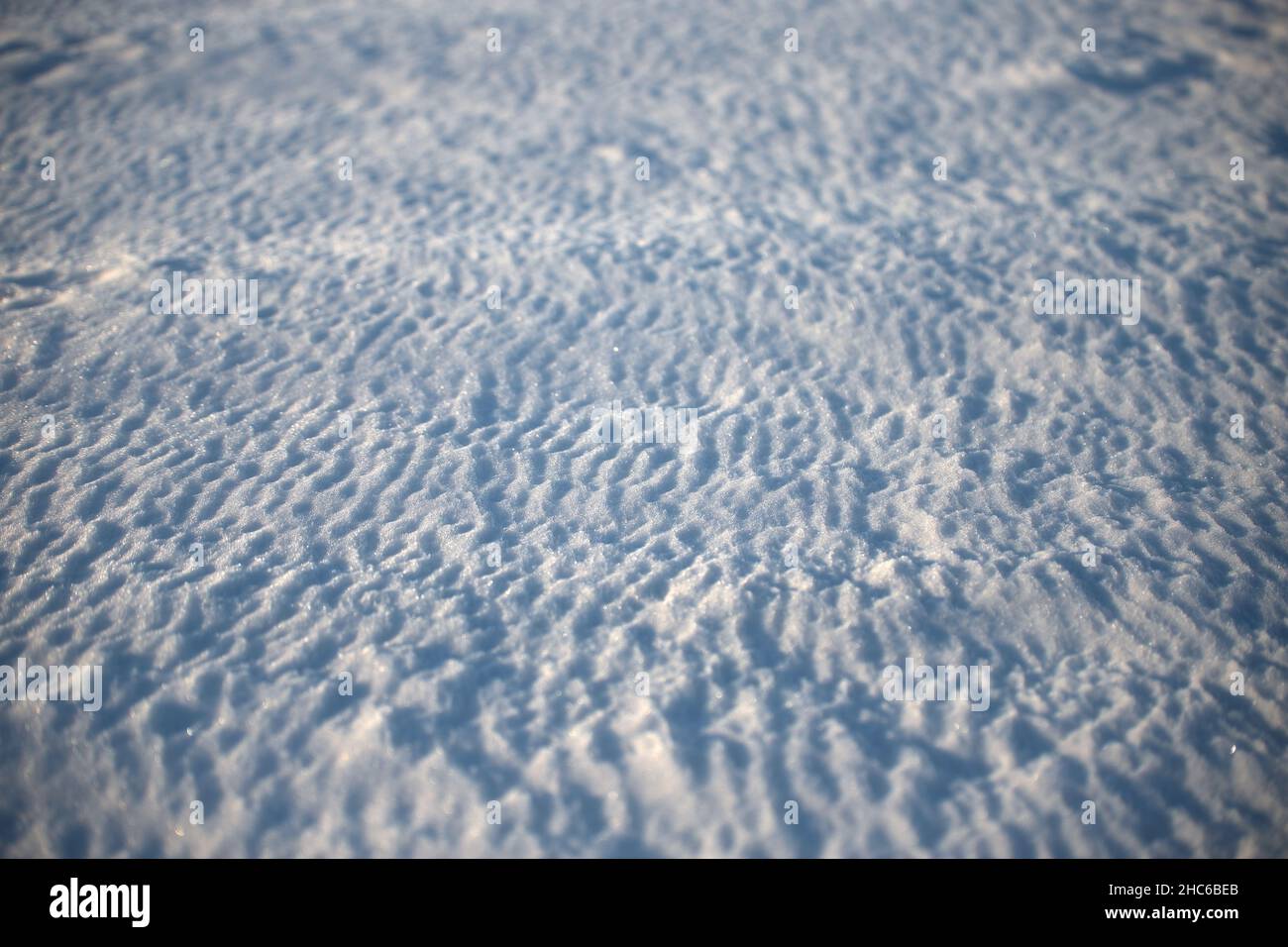 Texture, couverture de neige, surface, avec traces de blizzard, faible profondeur de champ Banque D'Images