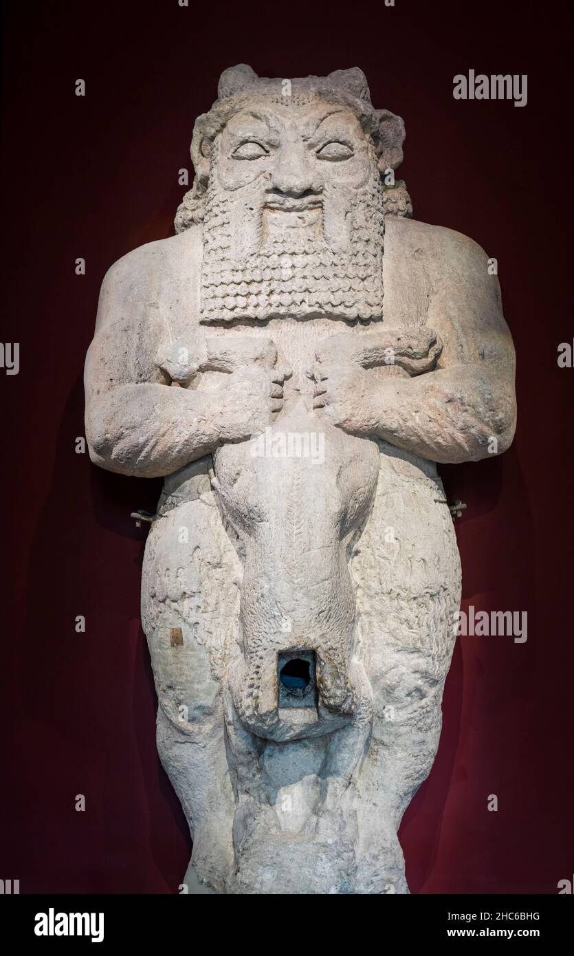 Vue sur la Statue de la Dieu BES dans le musée d'archéologie d'Istanbul. Banque D'Images