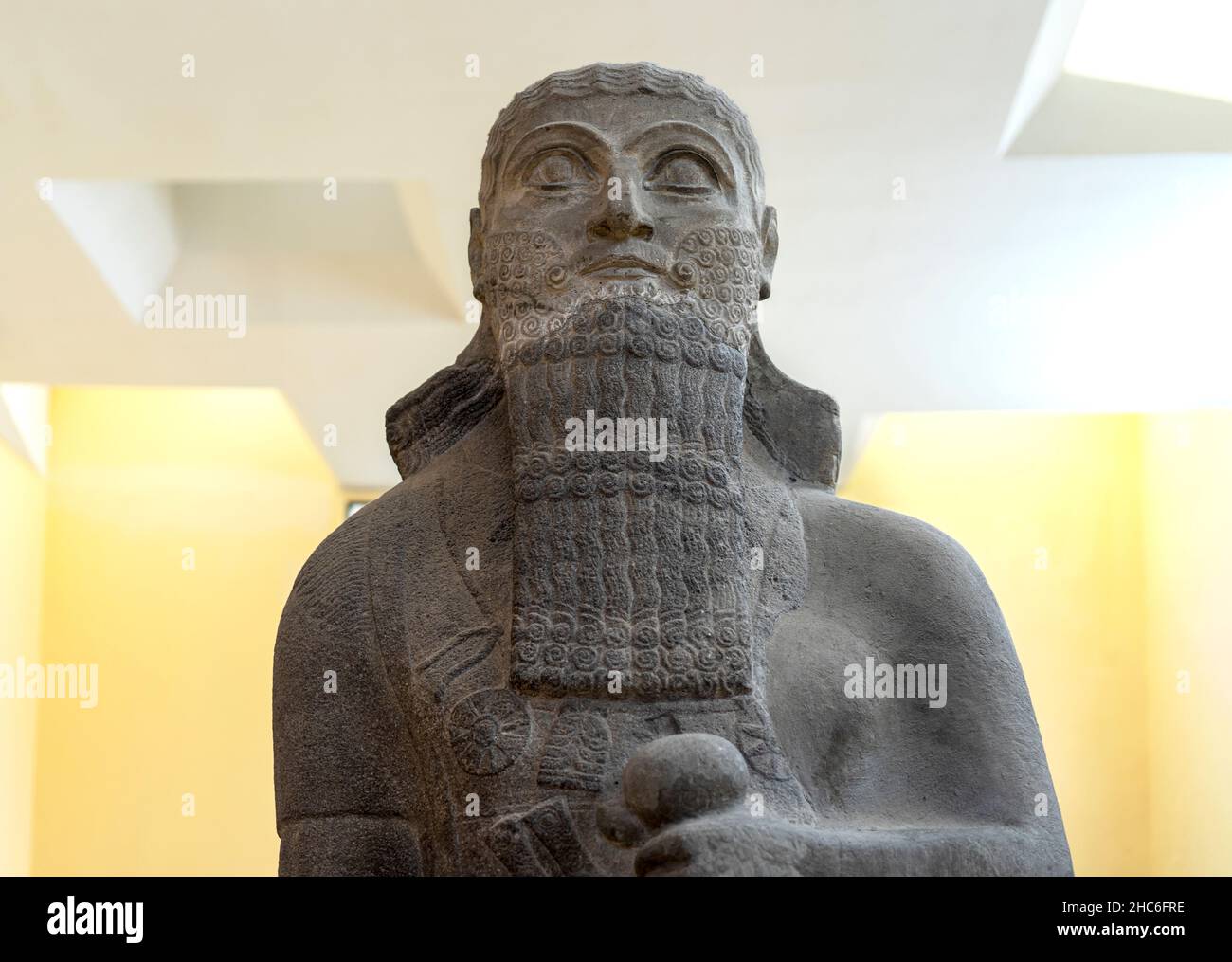 Statue du roi assyrien Shalmaneser III (858-824 B.C).Musée archéologique d'Istanbul. Banque D'Images