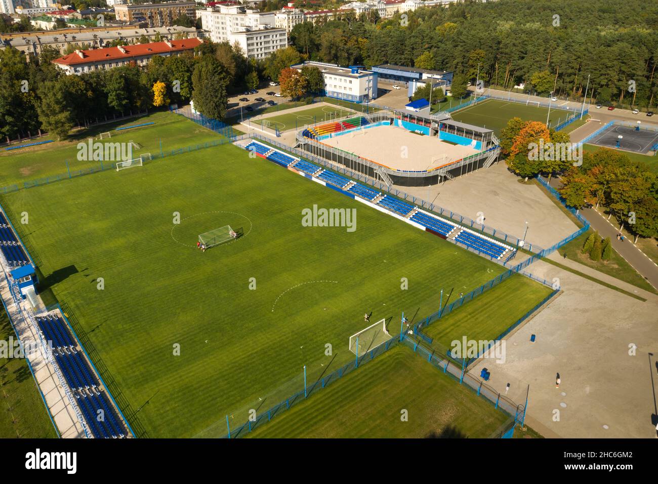Complexe sportif situé dans le centre de Minsk avec terrain de sport en plein air pour les jeux.Bélarus. Banque D'Images