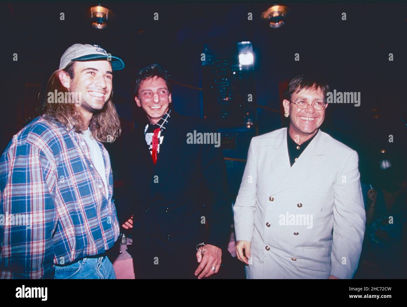 Le joueur américain de tennis Andre Agassi, le chanteur Barry Manilow et le chanteur et compositeur anglais Elton John, ATP Awards, Planet Hollywood 1994 Banque D'Images